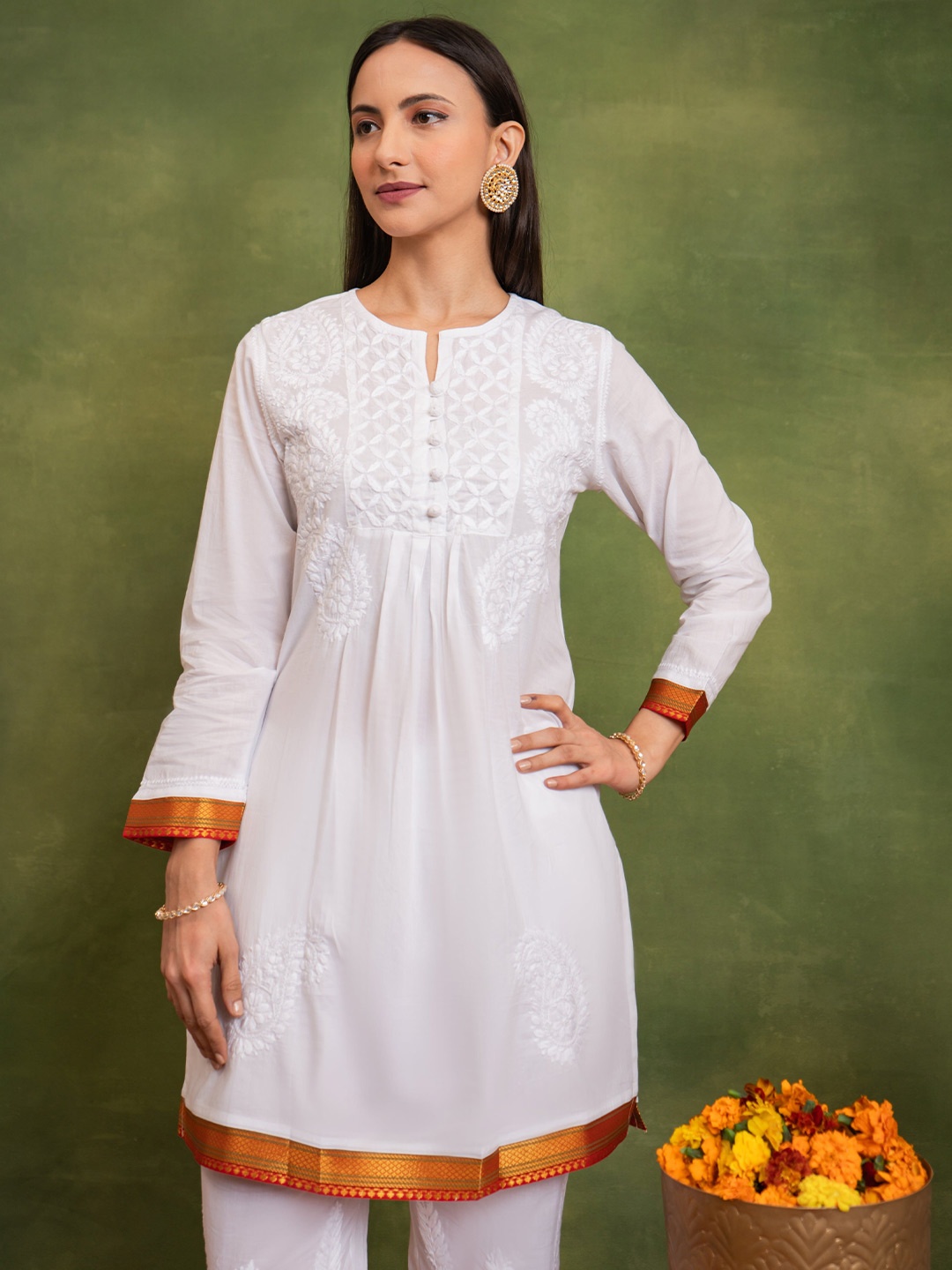

HOUSE OF KARI Floral Embroidered Notch Neck Cotton Chikankari A-Line Short Kurta, White