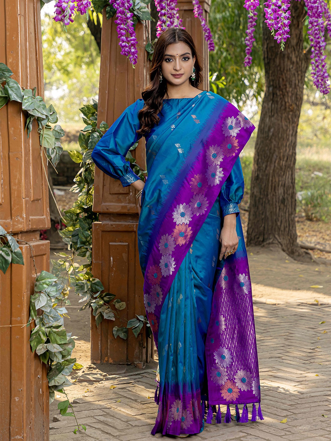 

DEVATITHI Women's Floral Printed Zari Woven denim Silk Saree, Blue