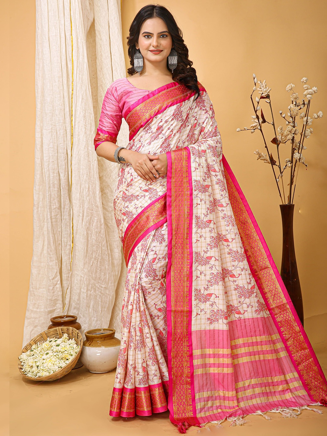 

HI FI NX Floral Zari Silk Cotton Chanderi Saree, White
