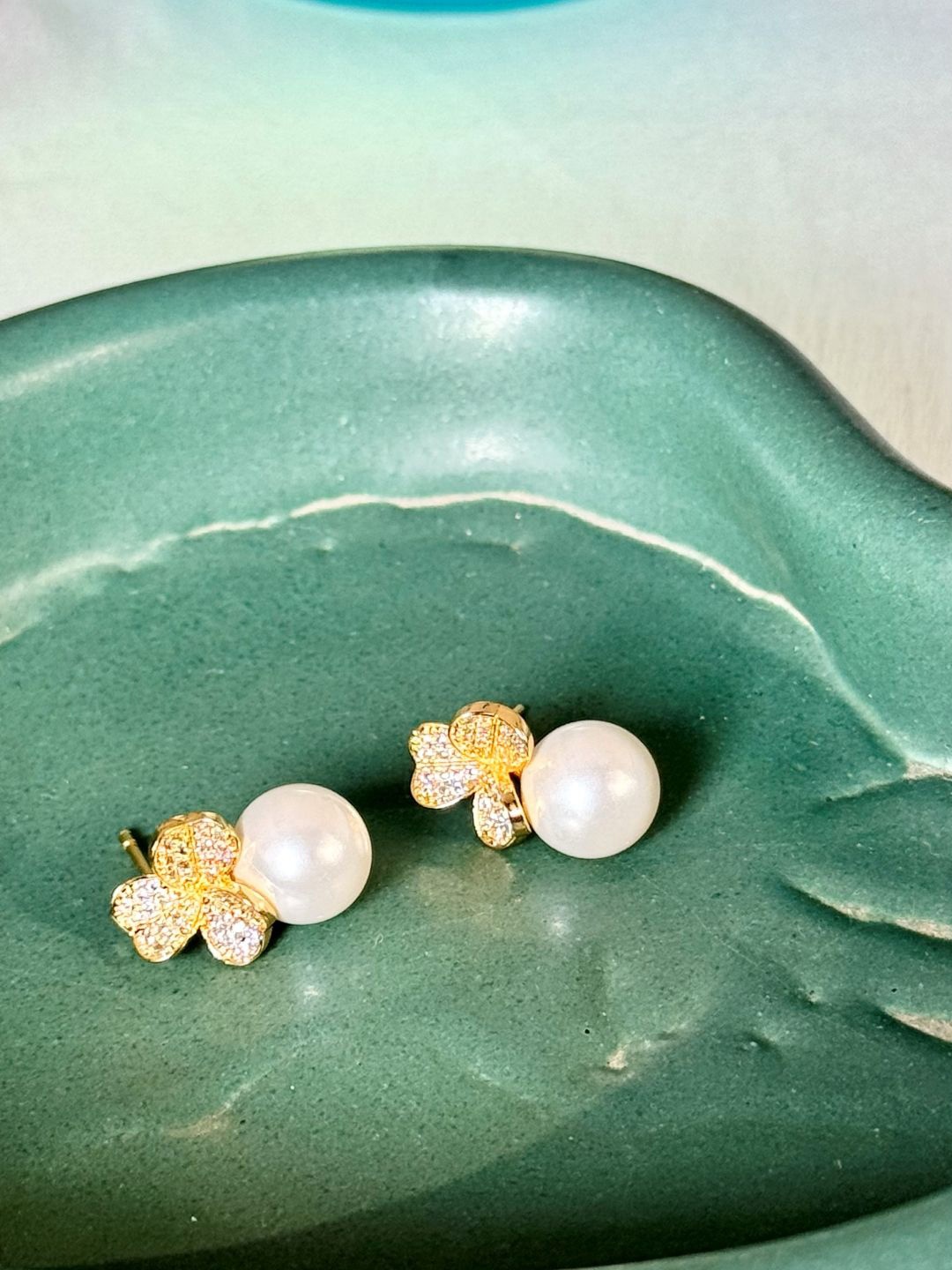 

The Jewellery Tale Gold-Plated Stones Studded & Pearls Beaded Floral Drop Earrings