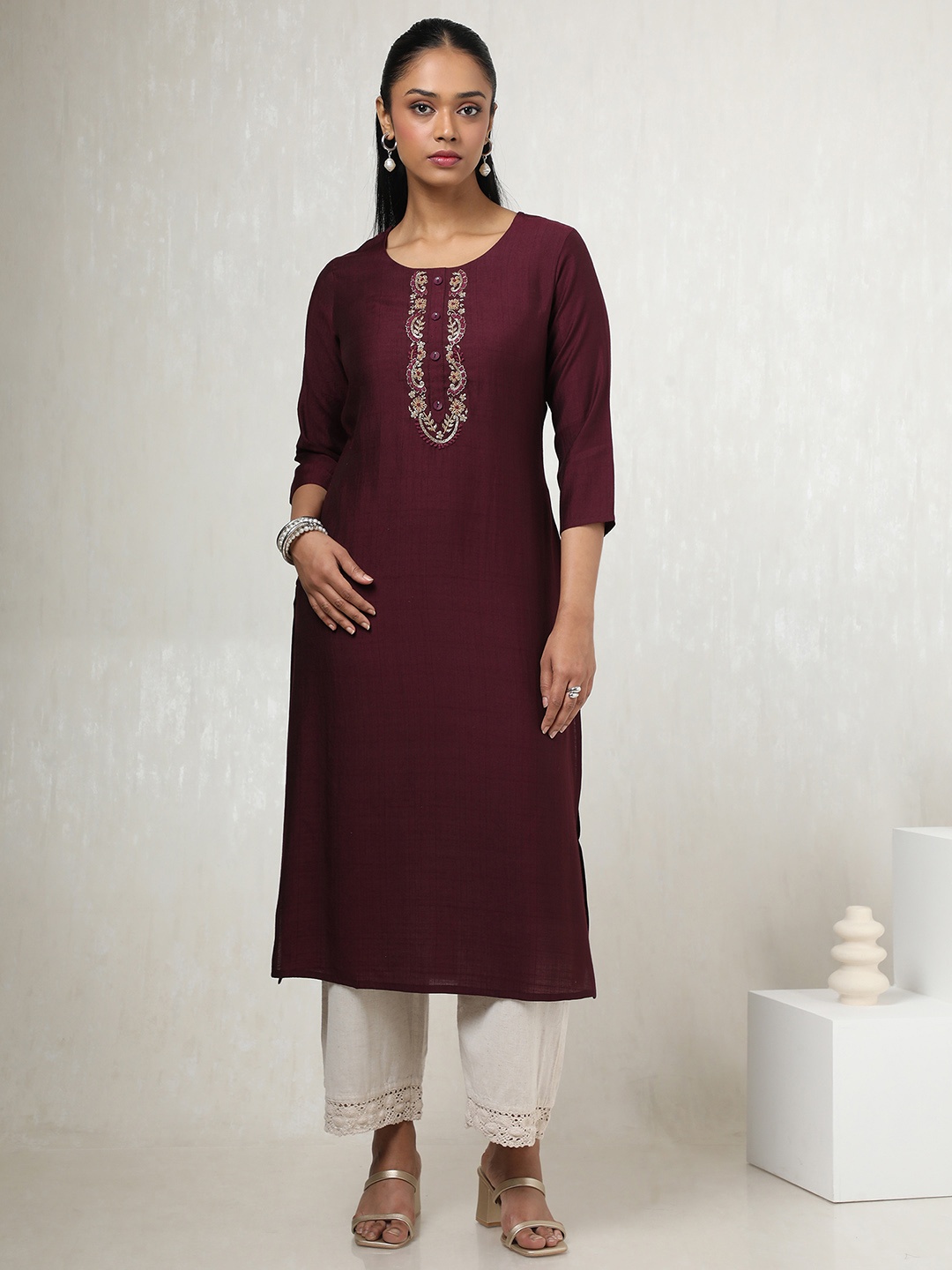 

Soch Floral Yoke Design Round Neck Thread Work Straight Kurta, Burgundy