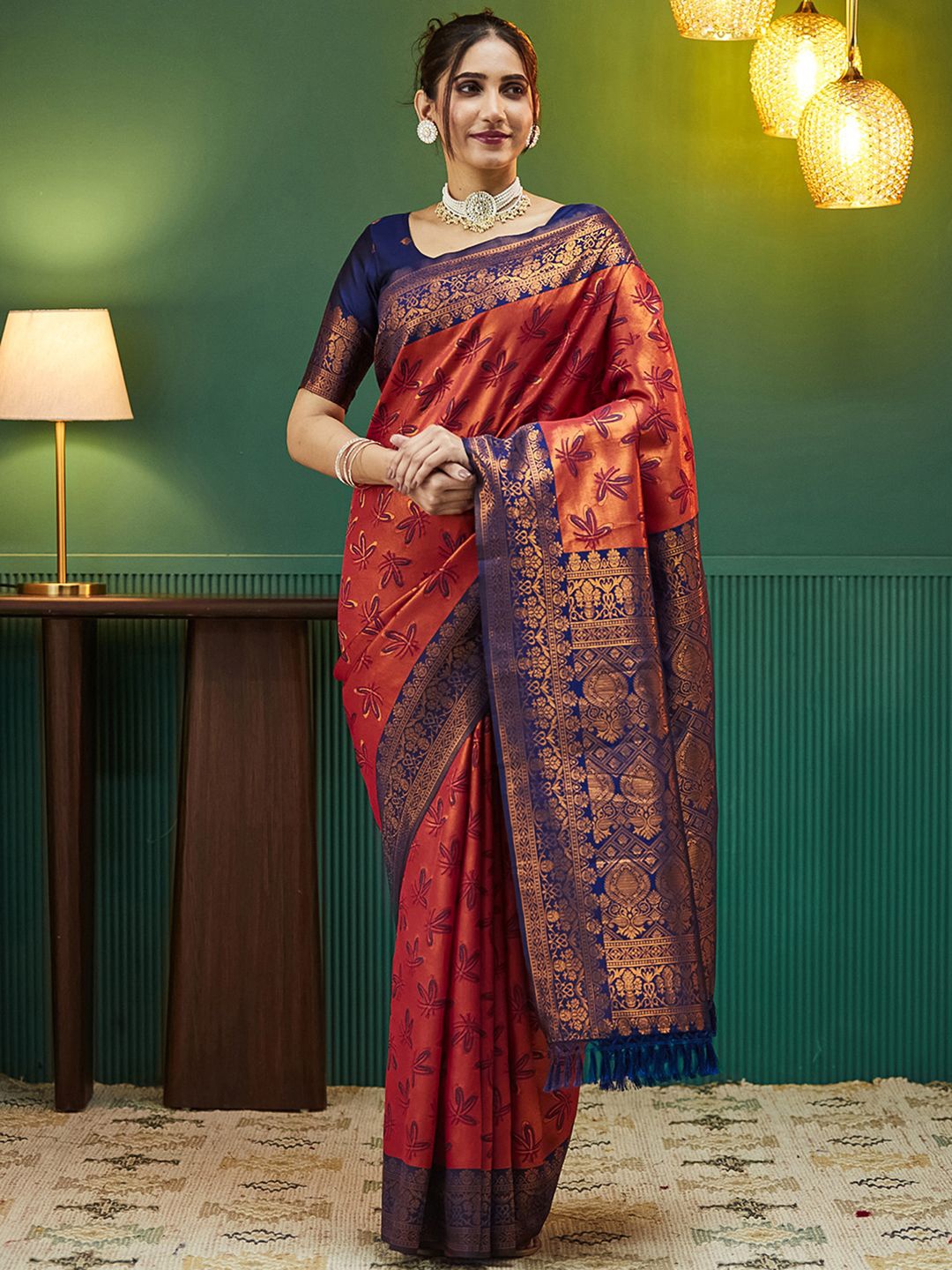 

Satrani Floral Zari Pure Silk Heavy Work Banarasi Saree, Navy blue