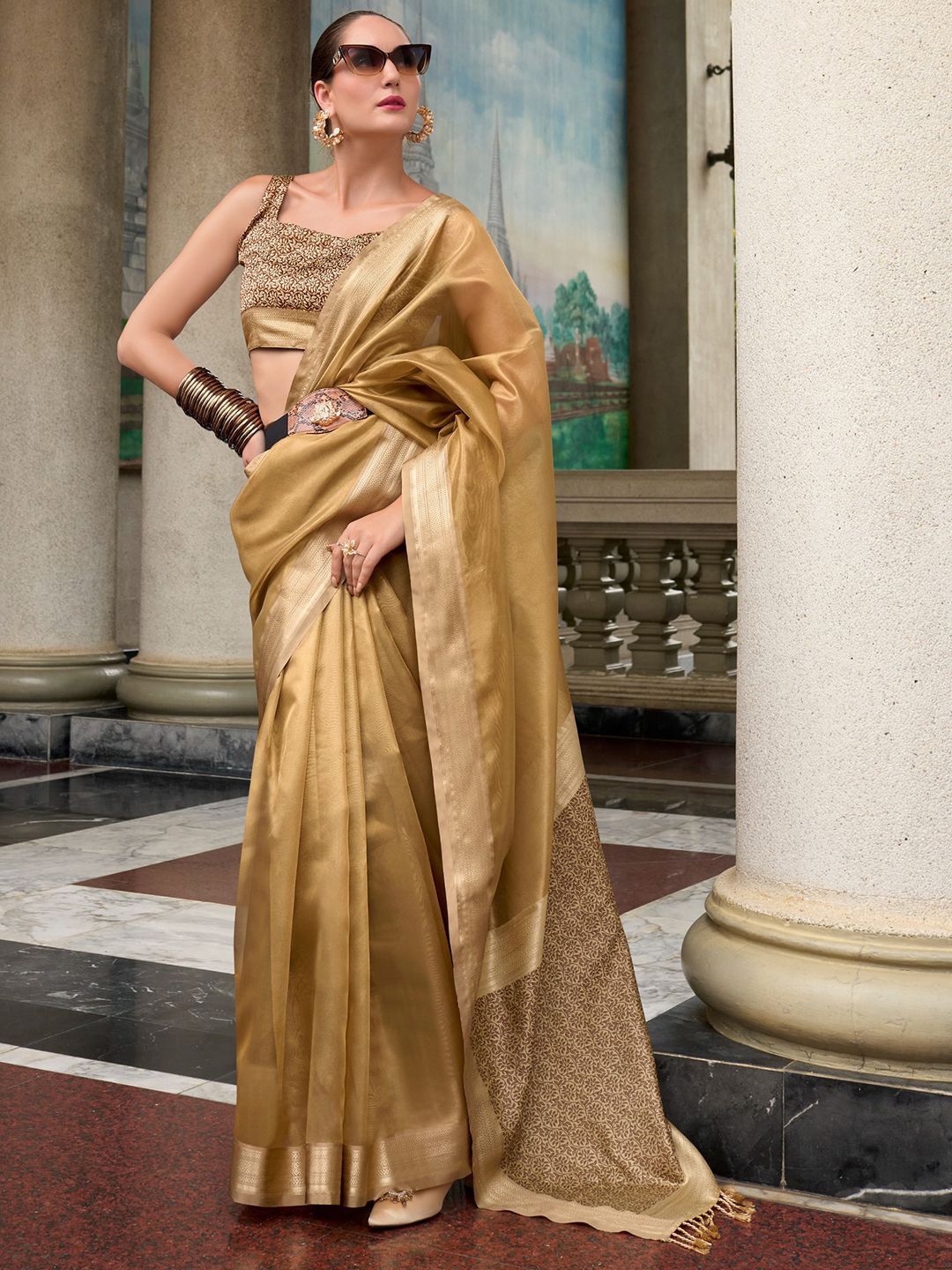 

DIVASTRI Embellished Zari Tissue Designer Saree, Gold