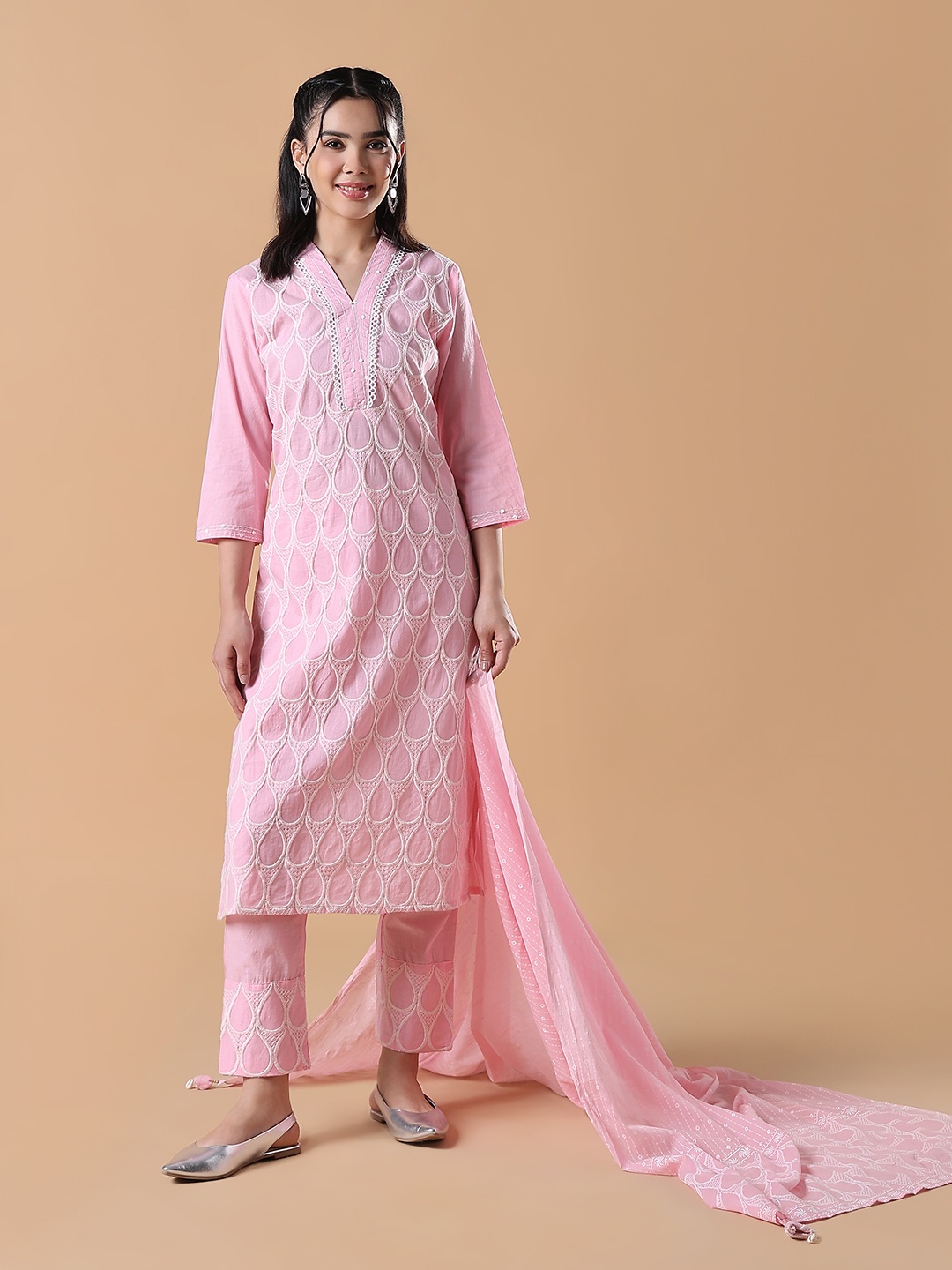 

SHOWOFF Women Embroidered Regular Thread Work Kurta with Trousers & With Dupatta, Pink