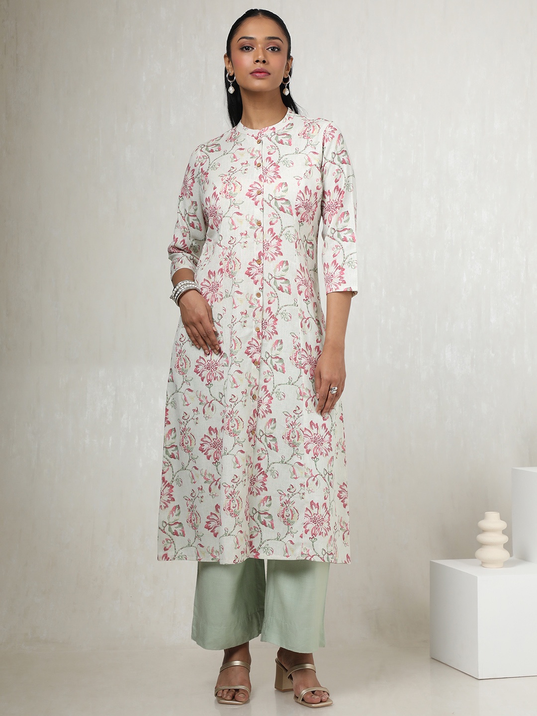 

Soch Floral Printed Mandarin Collar Straight Kurta, Beige
