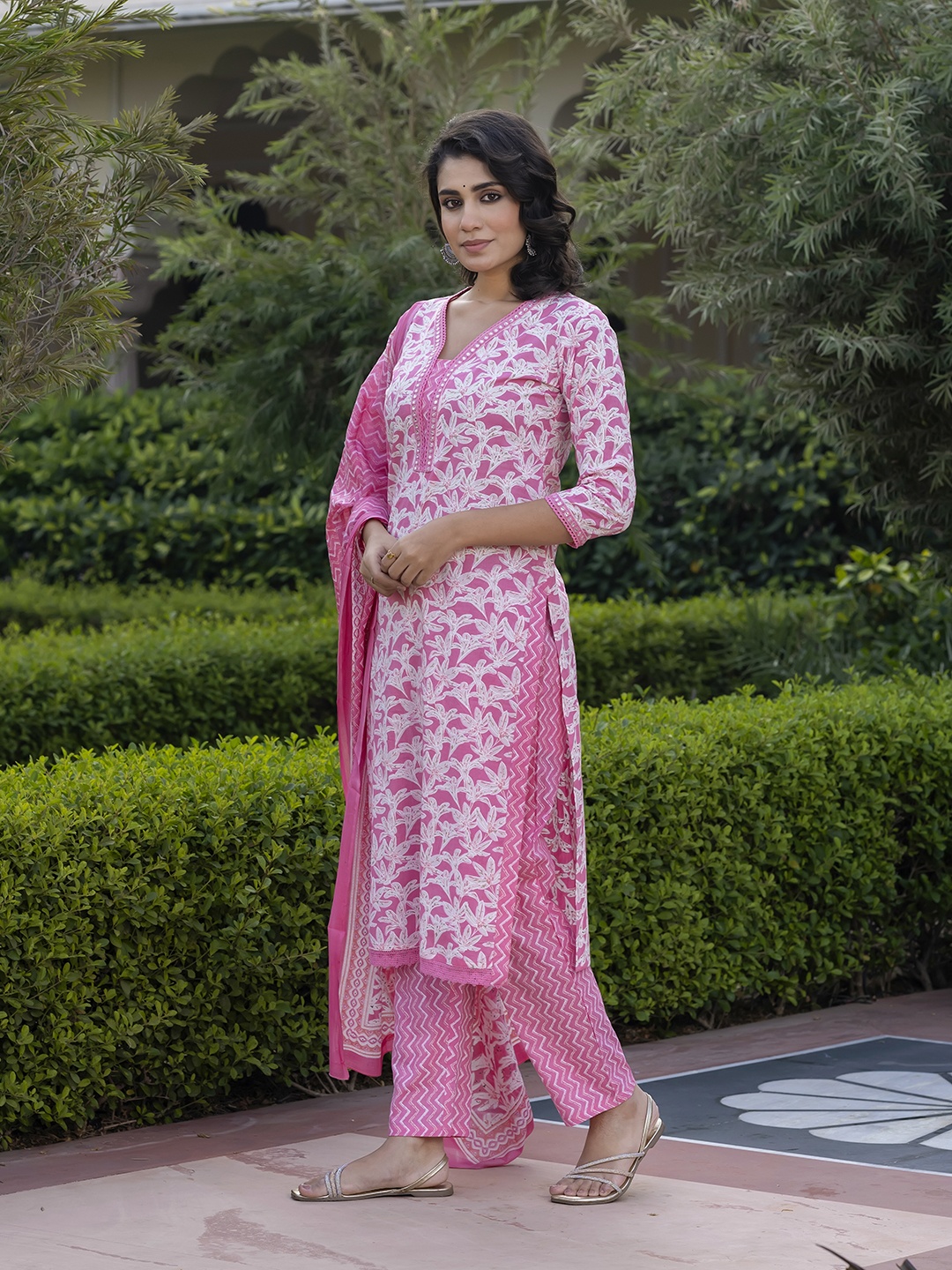 

KALINI Women Floral Printed Regular Pure Cotton Kurta with Trousers & With Dupatta, Pink