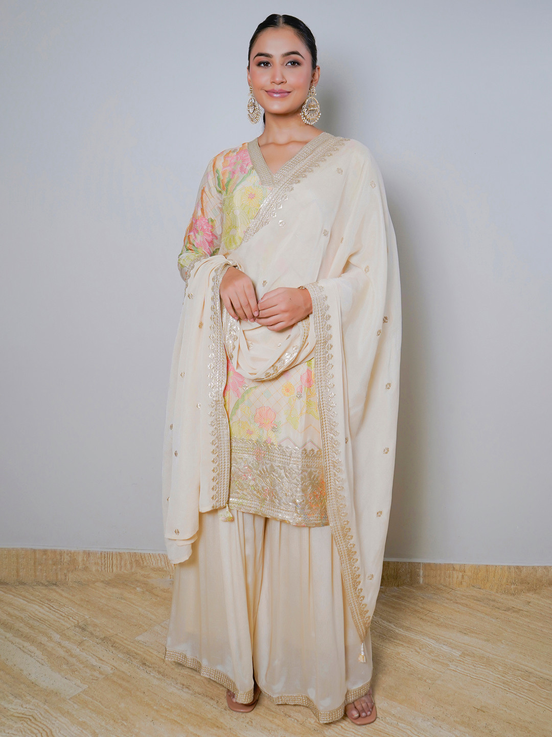 

Sindh Fashion Women Floral Printed Regular Kurti with Palazzos & With Dupatta, Beige