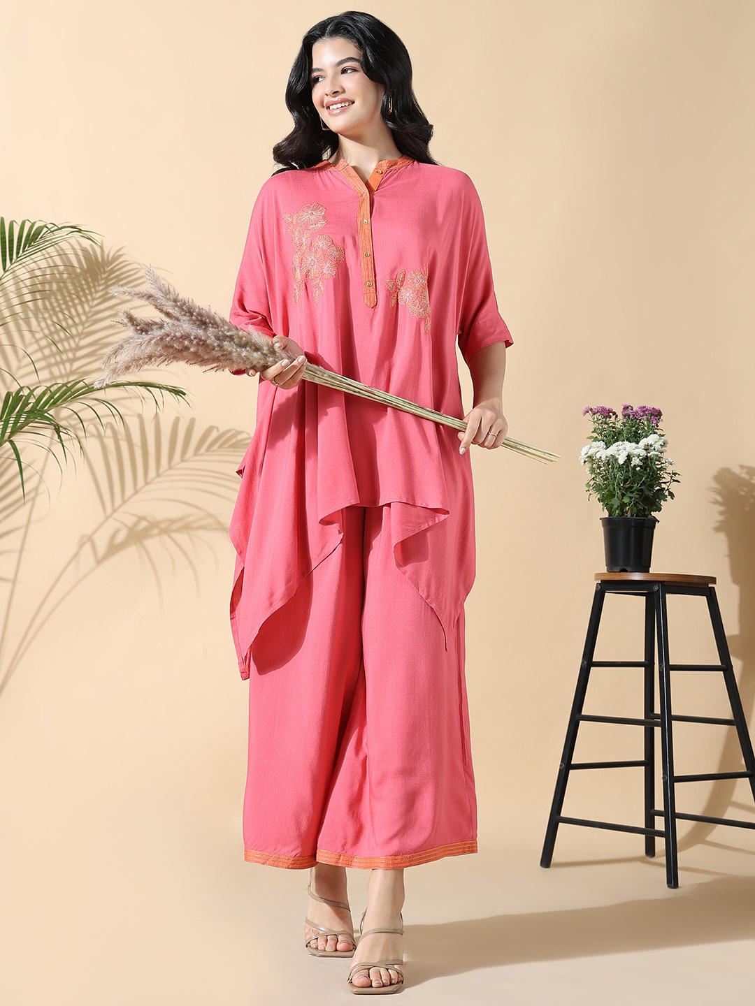

SHOWOFF Women Embroidered Regular Thread Work Kurta with Palazzos, Pink