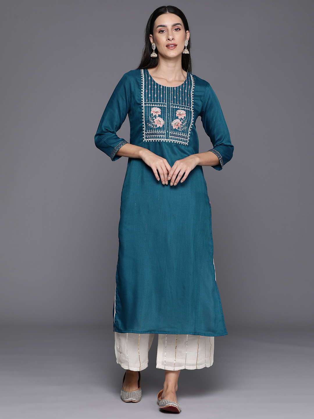 

KSUT Floral Embroidered Thread Work Straight Kurta, Blue