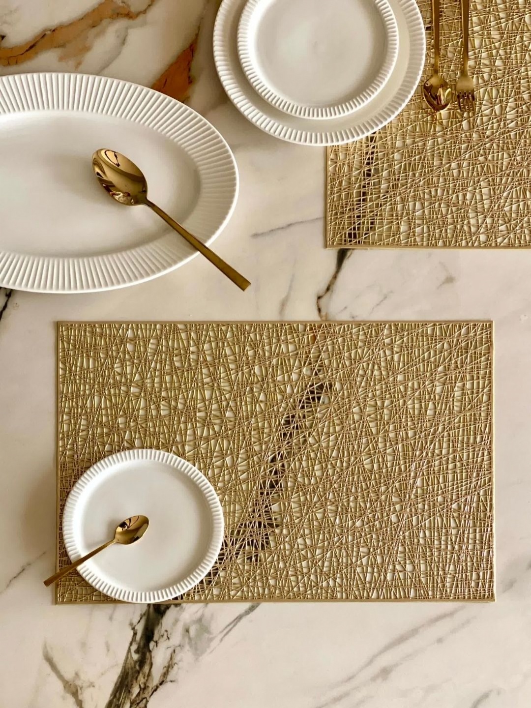 

Mason Home Dazzled Gold-Toned 6 Pieces Textured Rectangular Table Placemats