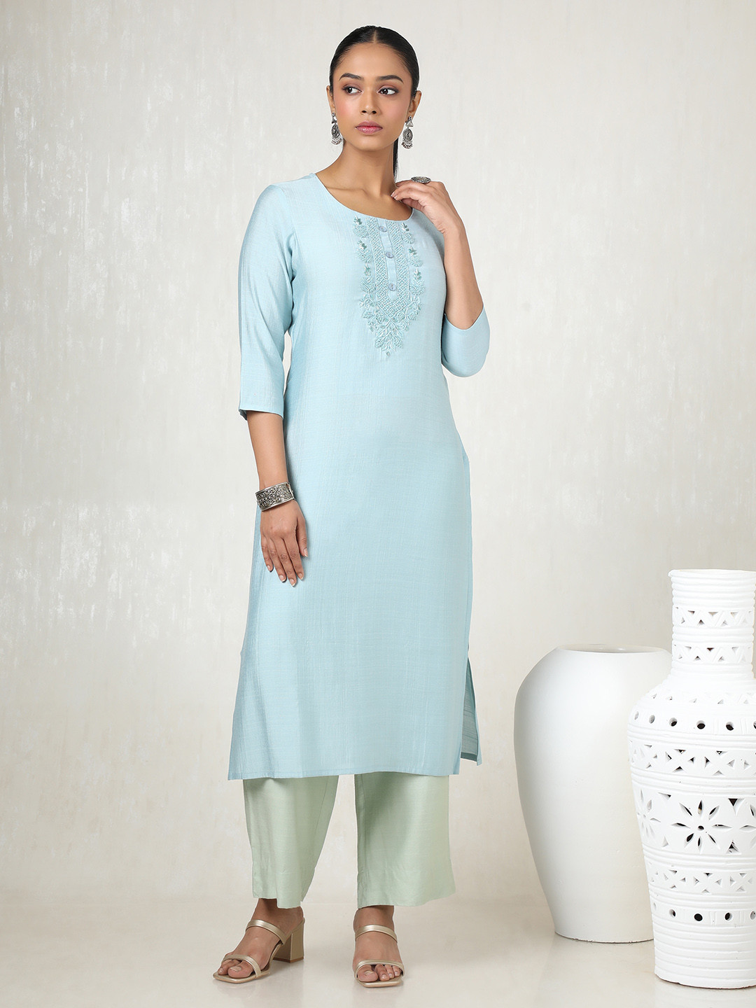 

Soch Floral Yoke Design V-Neck Thread Work Straight Kurta, Blue