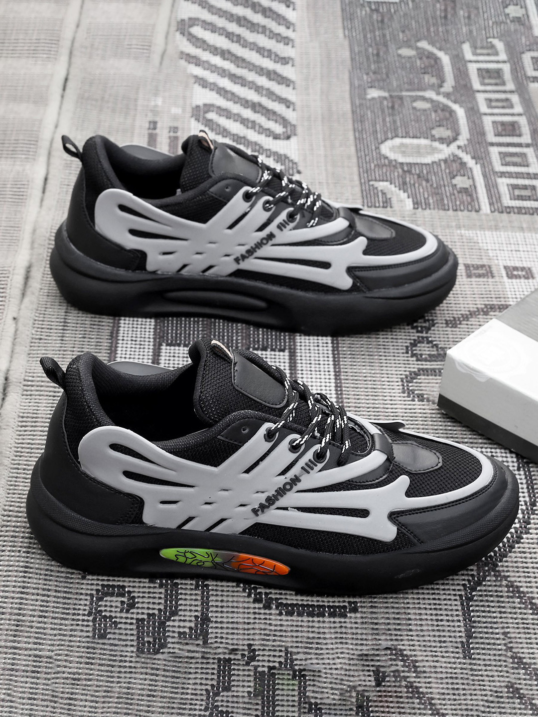 

riffway Men Woven Design Sneakers, Grey