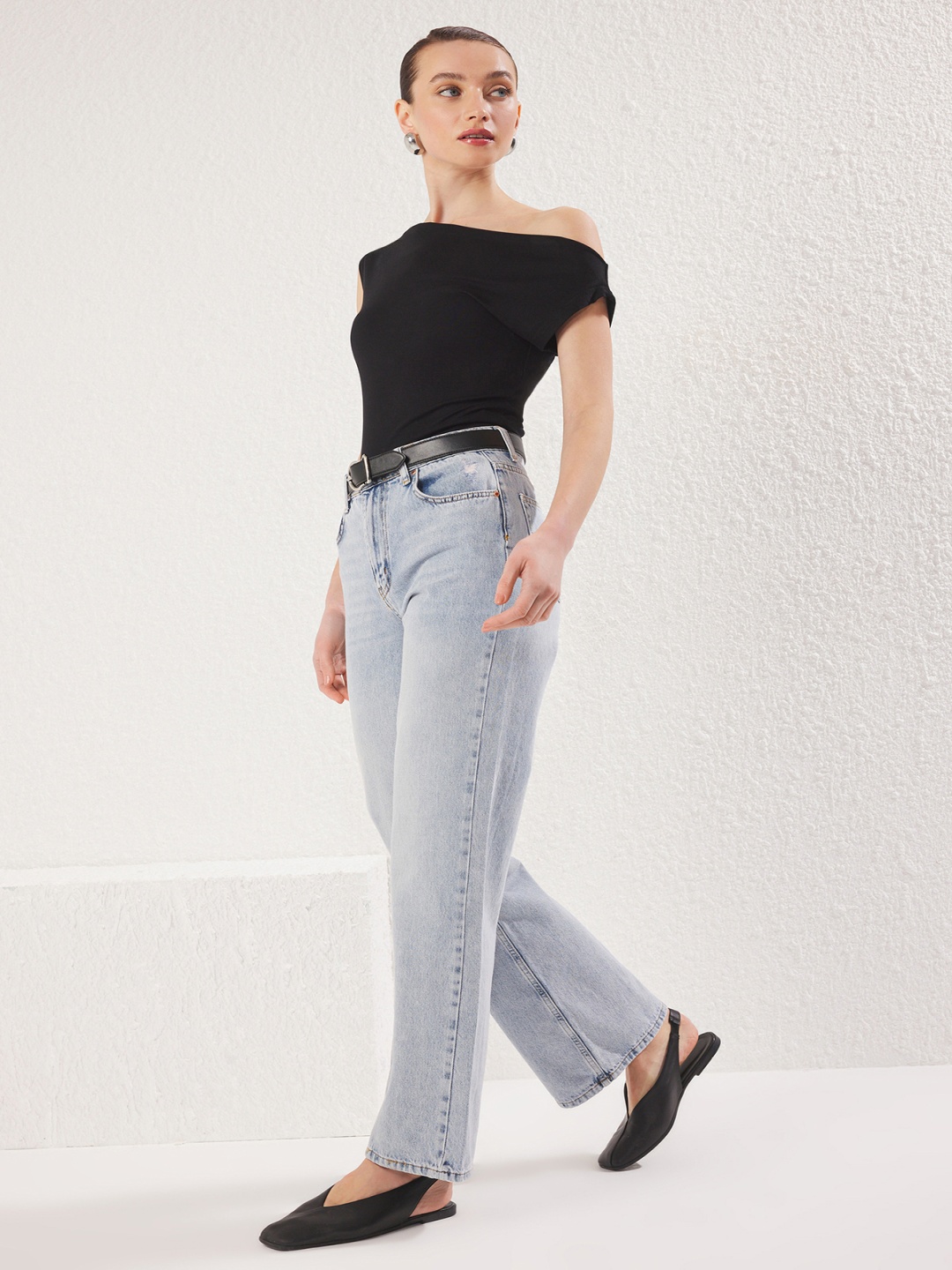 

Trendyol Women Low Distress Heavy Fade Jeans, Na