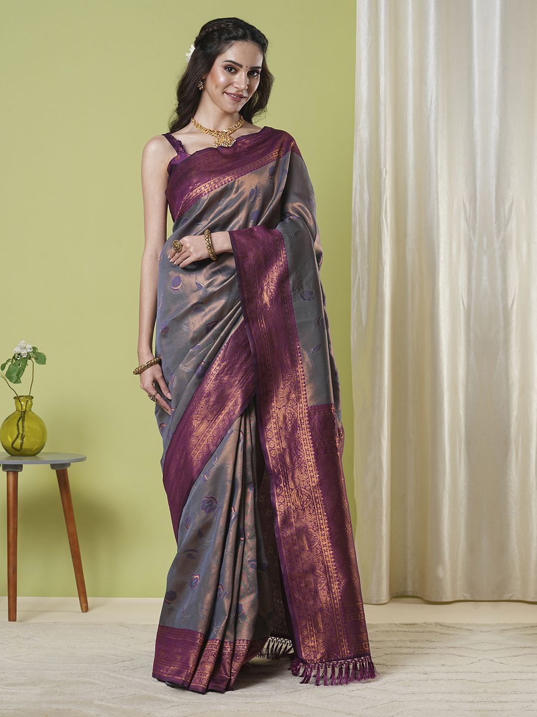 

DIVASTRI Woven Design Zari Silk Blend Banarasi Saree, Grey