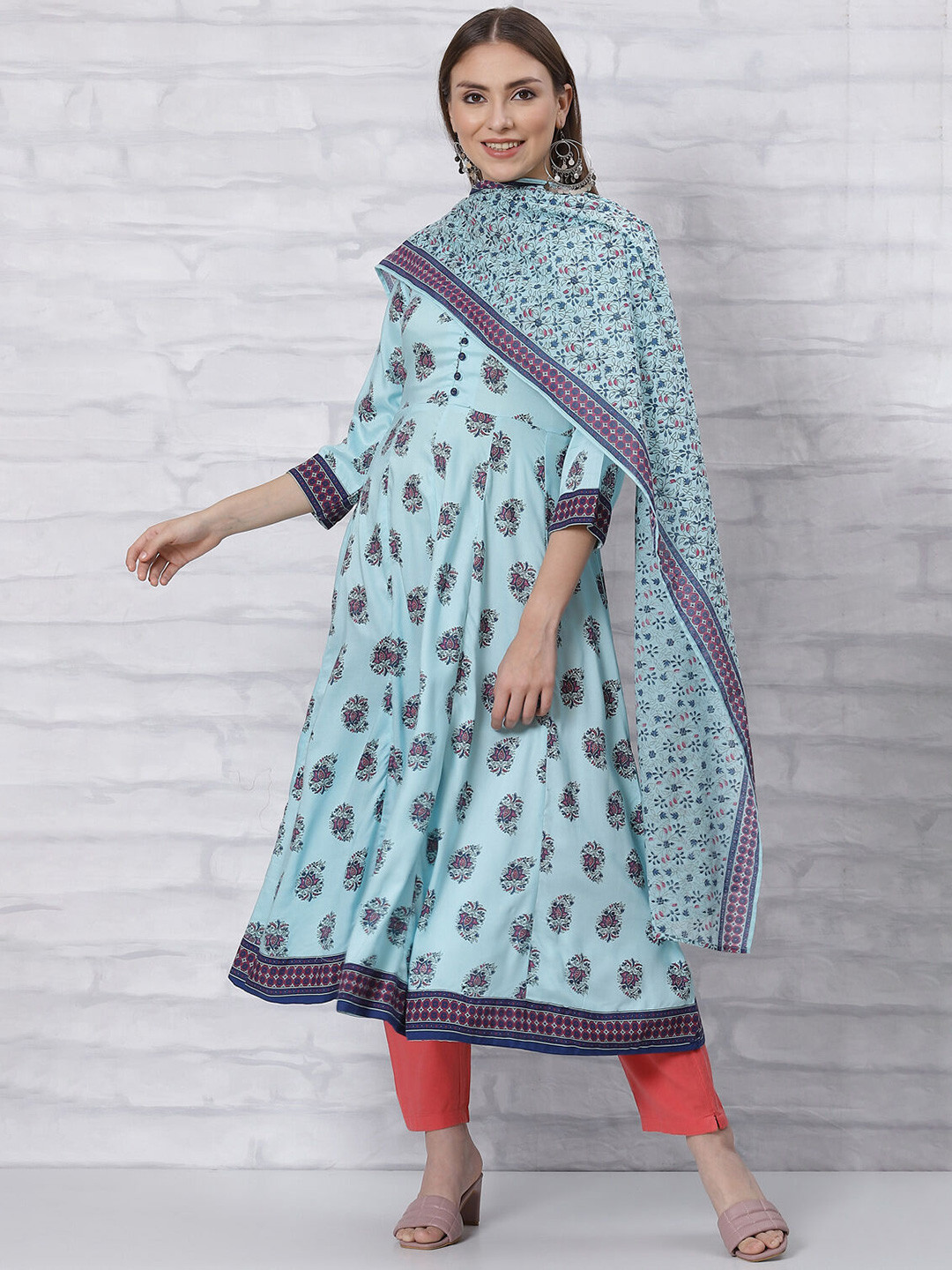 

Rangriti Women Floral Printed Regular Kurta with Trousers & With Dupatta, Blue