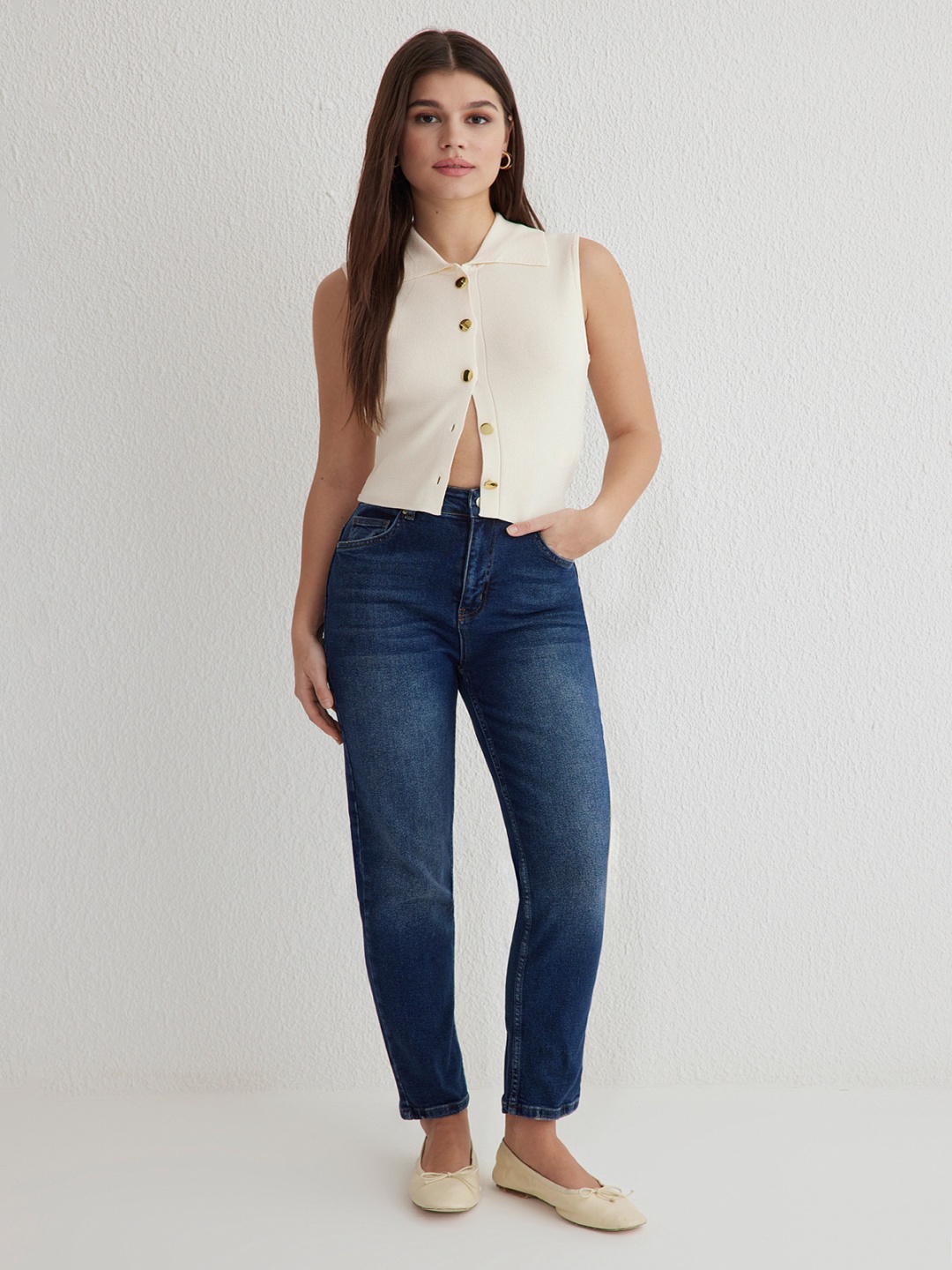 

Trendyol Women Low Distress Light Fade Jeans, Na