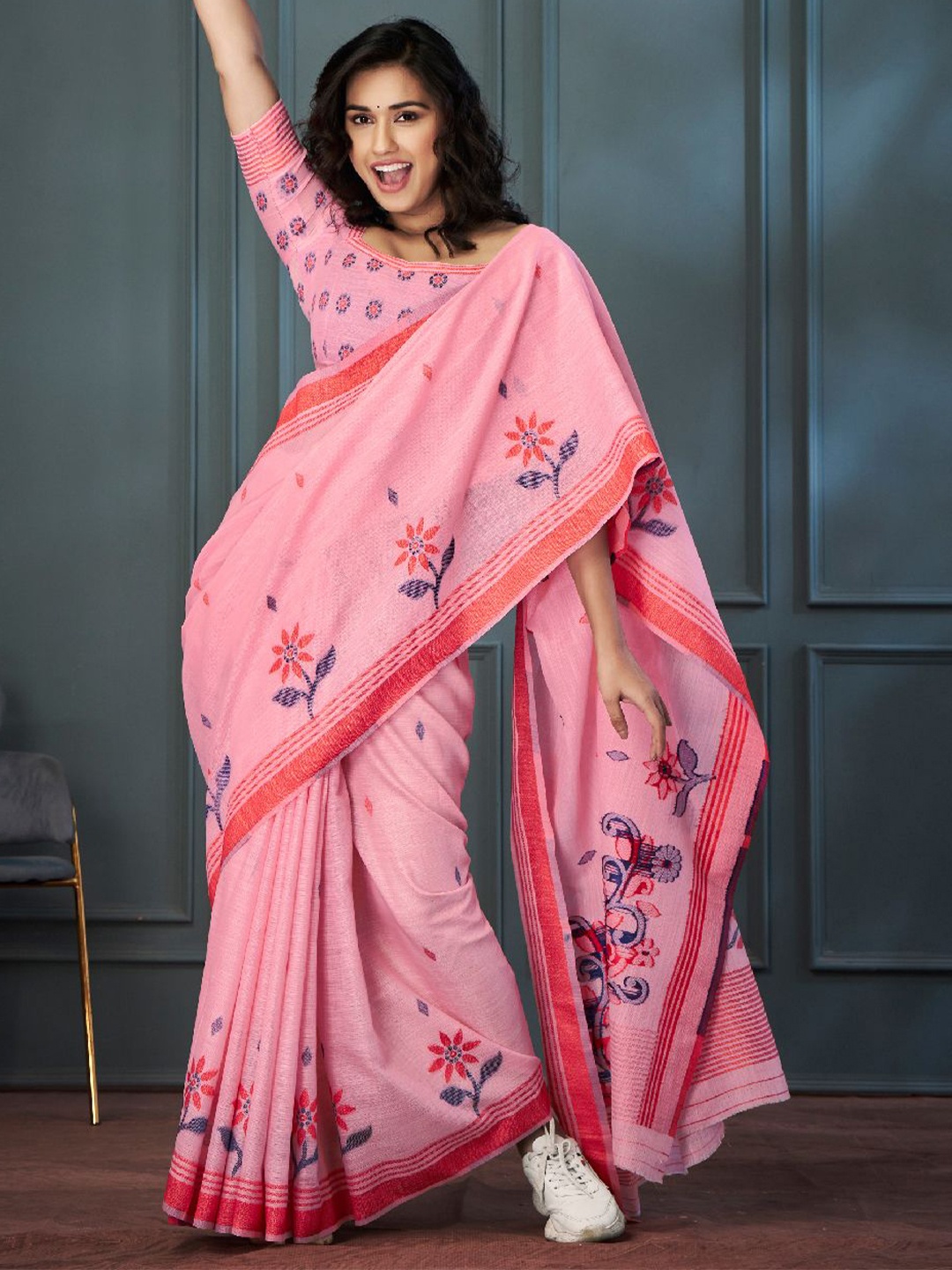 

DIVASTRI Floral Linen Blend Saree, Pink