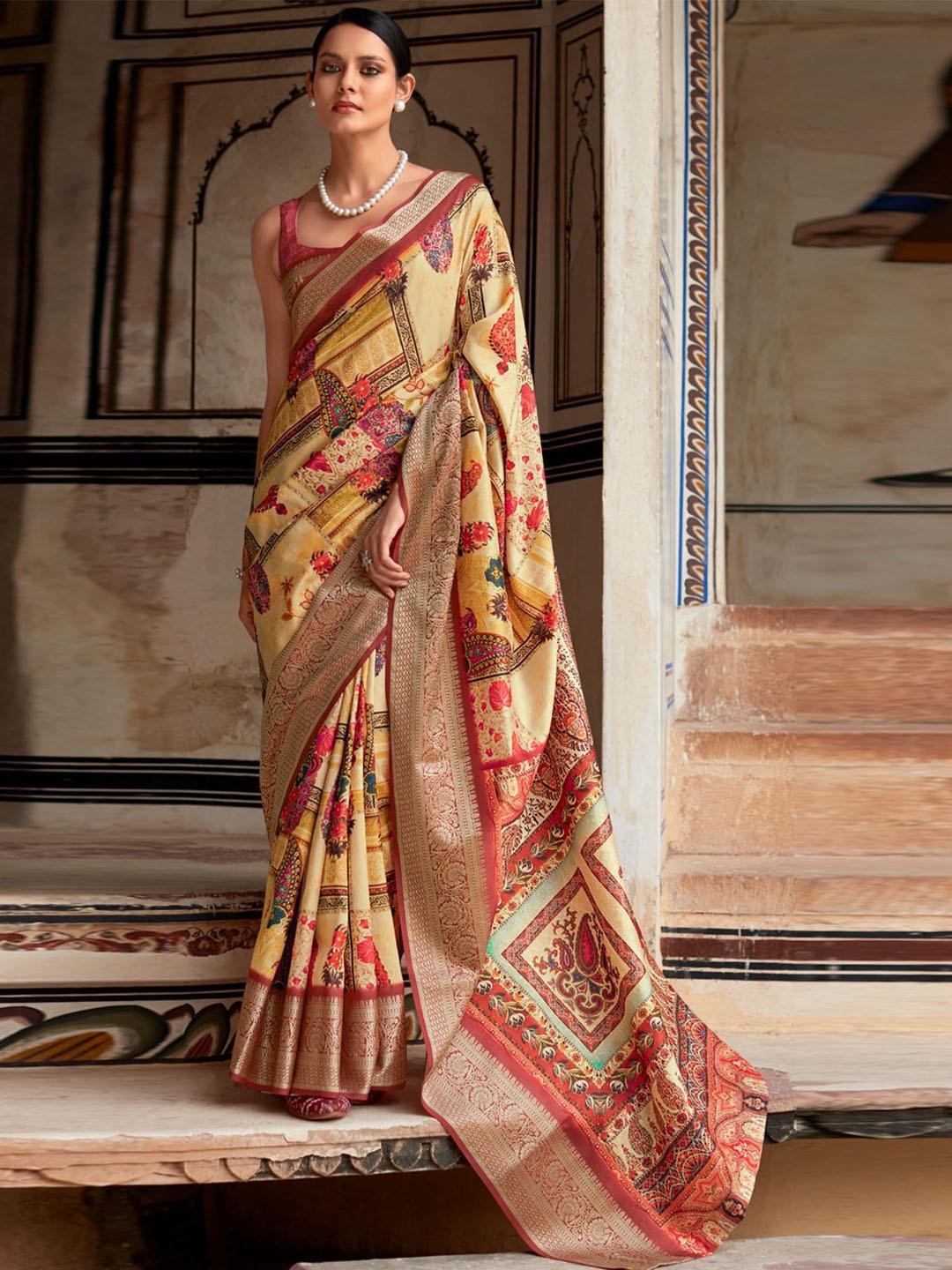 

DIVASTRI Zari Silk Blend Saree, Yellow