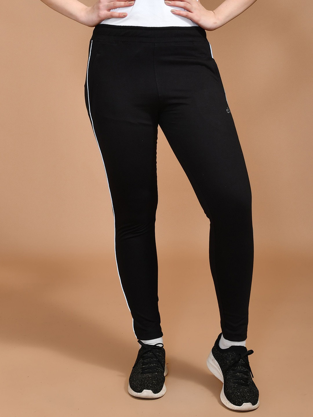

SKYKNIT Women Track Pant, Black