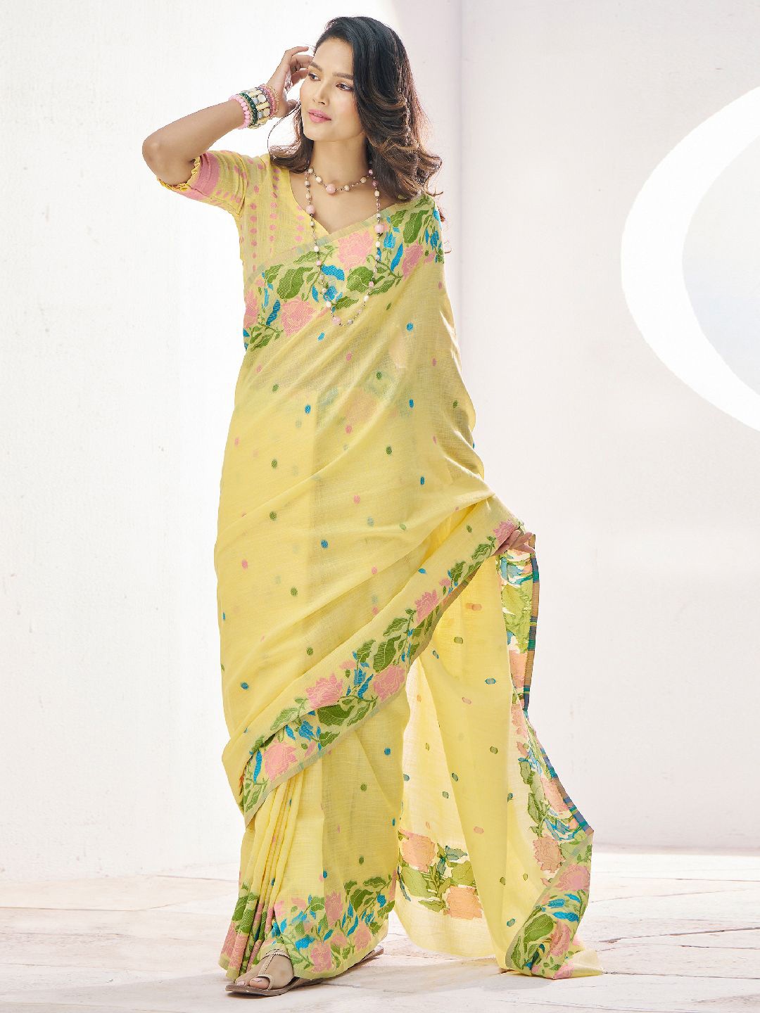 

DIVASTRI Floral Linen Blend Designer Saree, Yellow