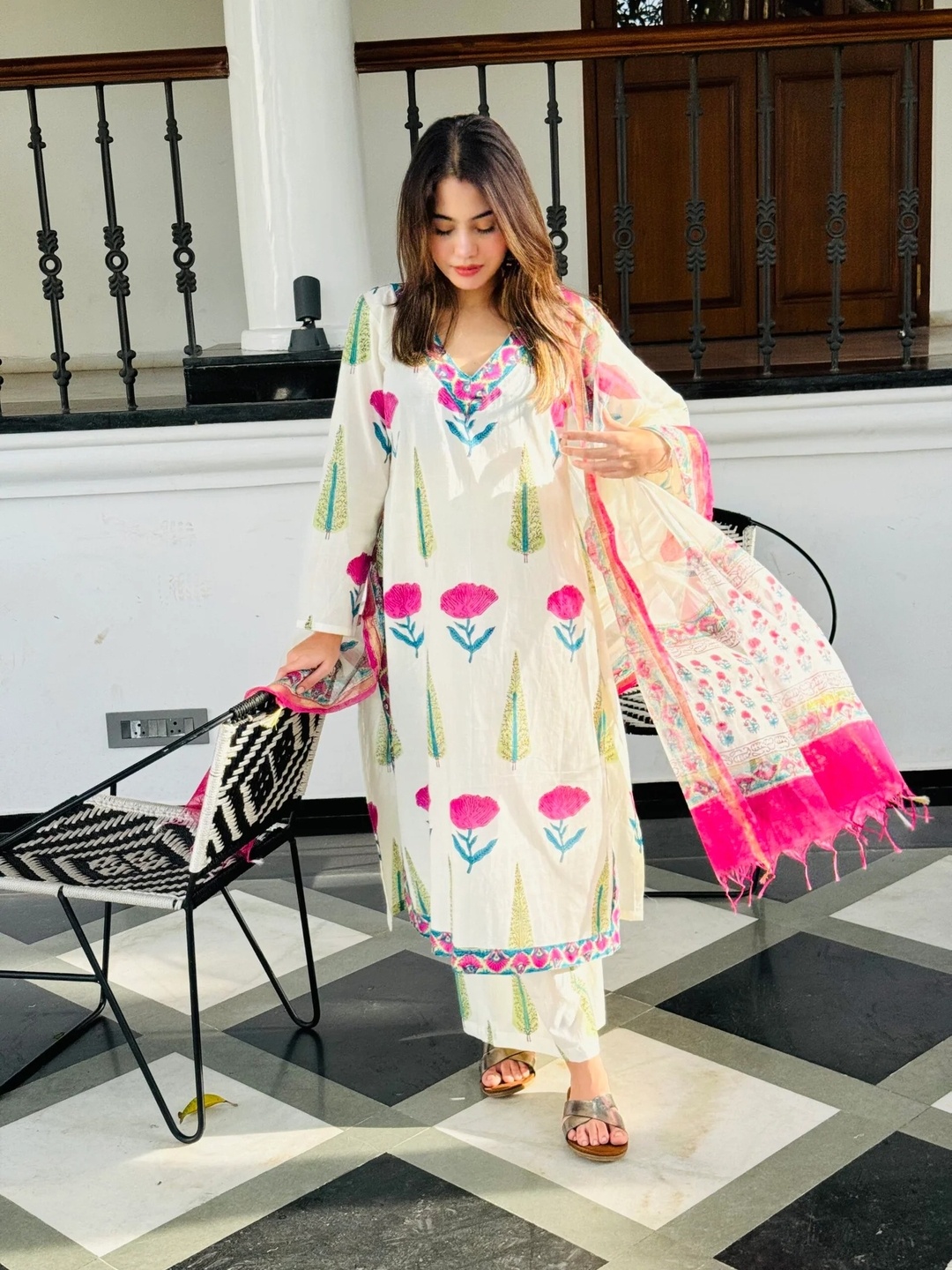 

GoSriKi Women Floral Printed Regular Kurta with Palazzos & With Dupatta, White