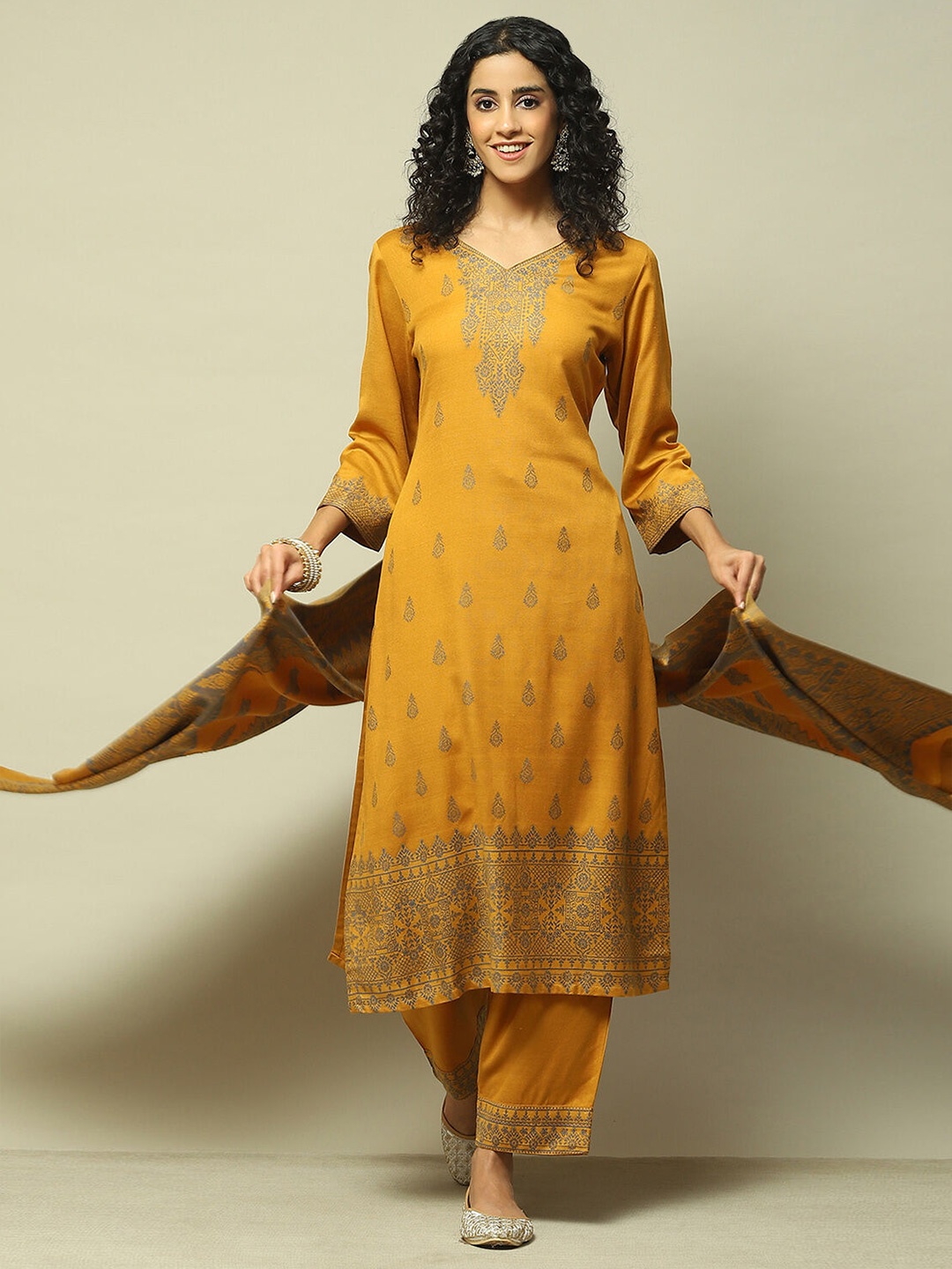

Rangriti Women Printed Regular Kurta with Palazzos & With Dupatta, Yellow
