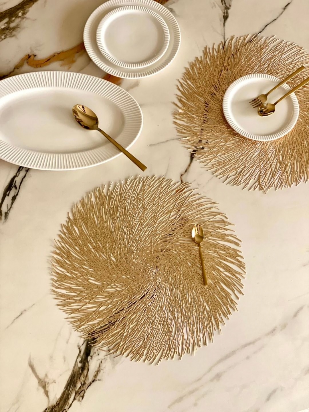 

Mason Home Channel Gold-Toned 6 Pieces Textured Round Table Placemats