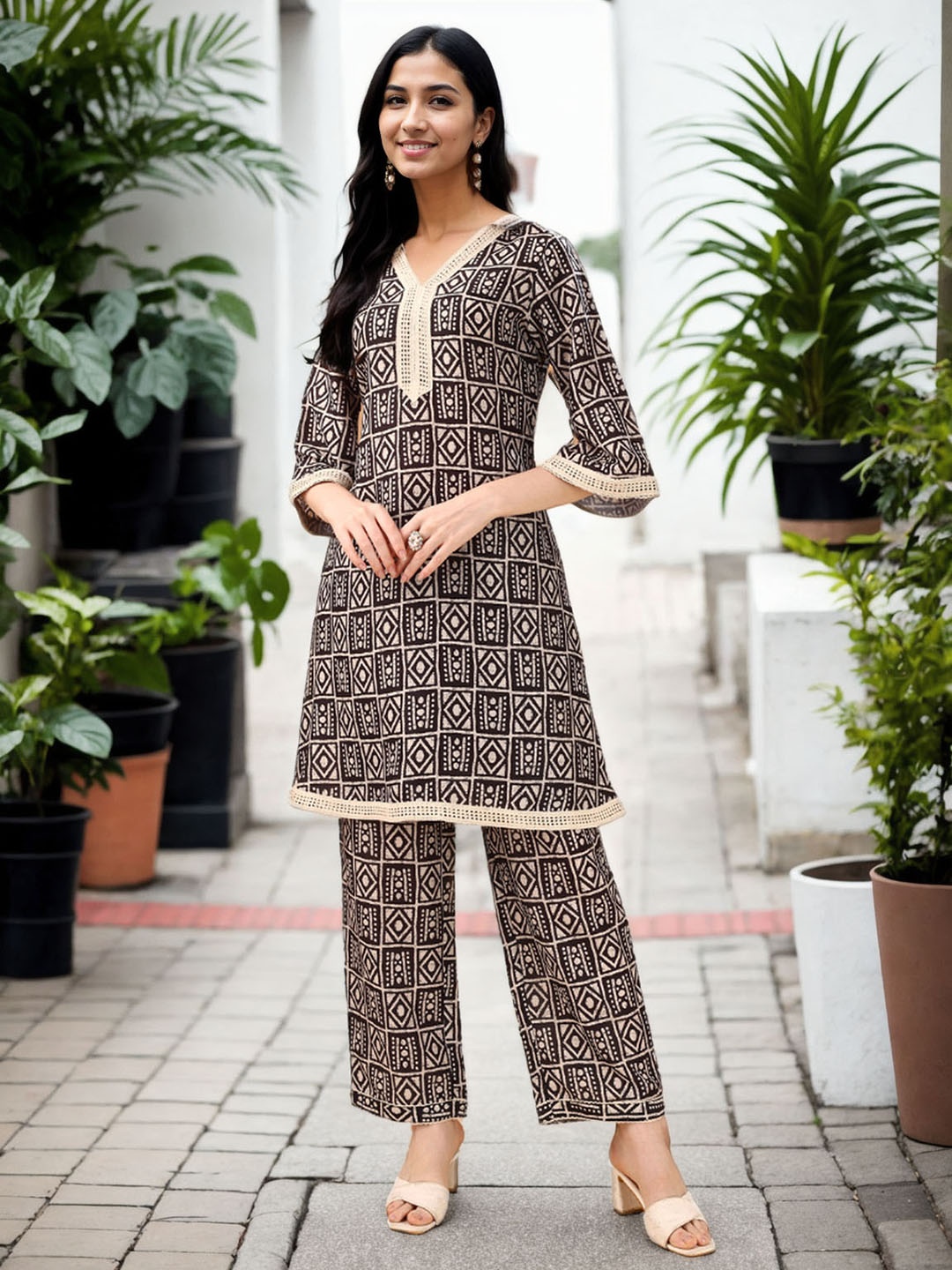 

Moda Rapido Geometric Printed V-Neck Straight Kurta With Palazzos, Black