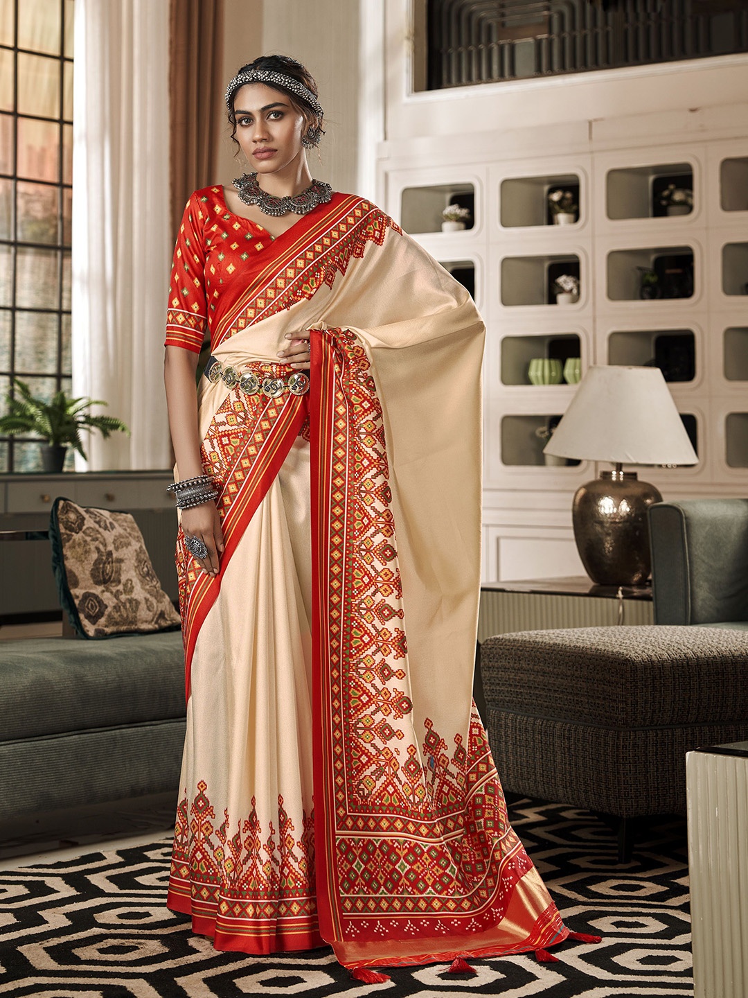 

DIVASTRI Silk Blend Patola Saree, Beige