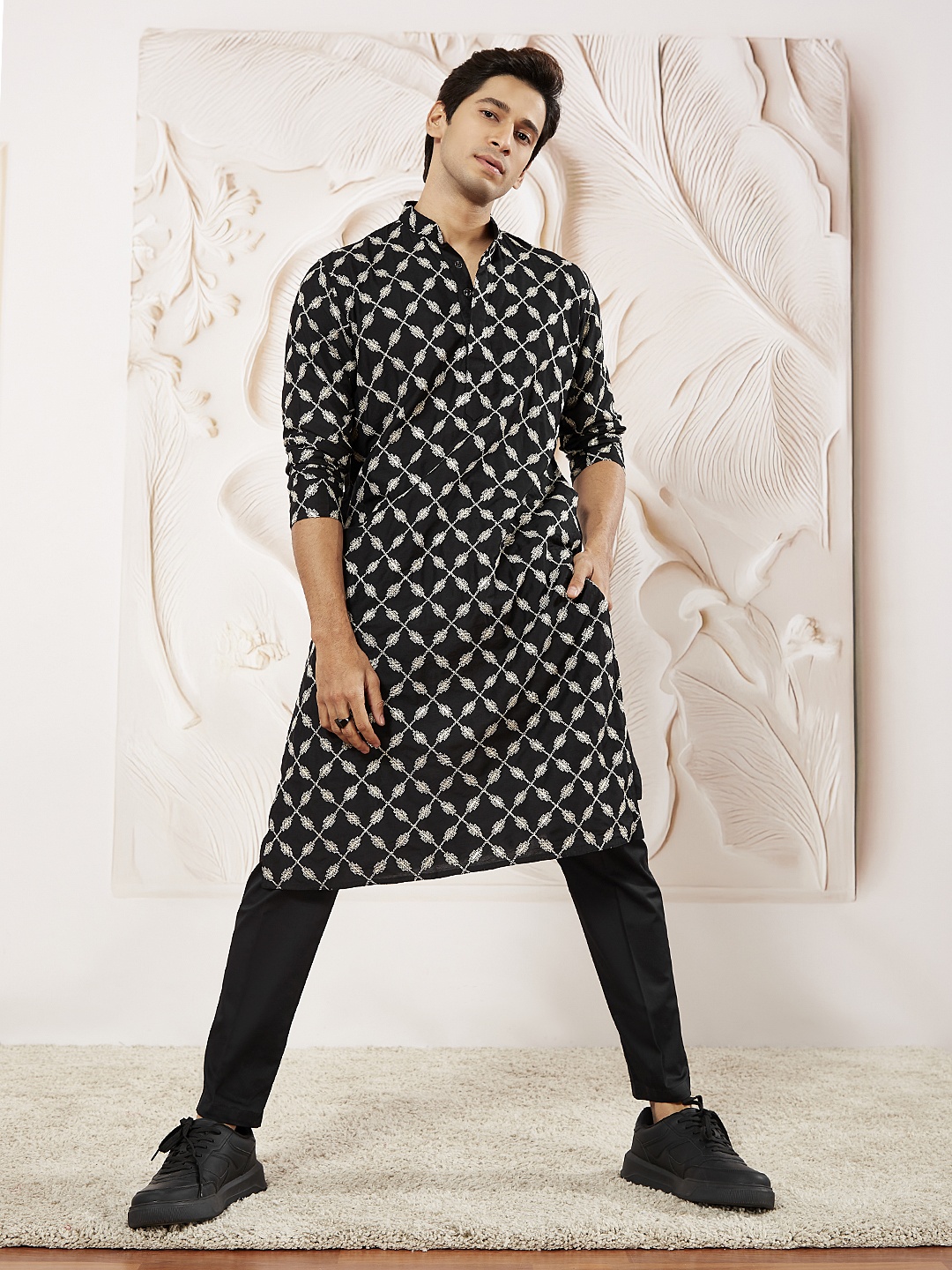 

VASTRAMAY Men Embroidered Regular Thread Work Kurta with Trousers, Black