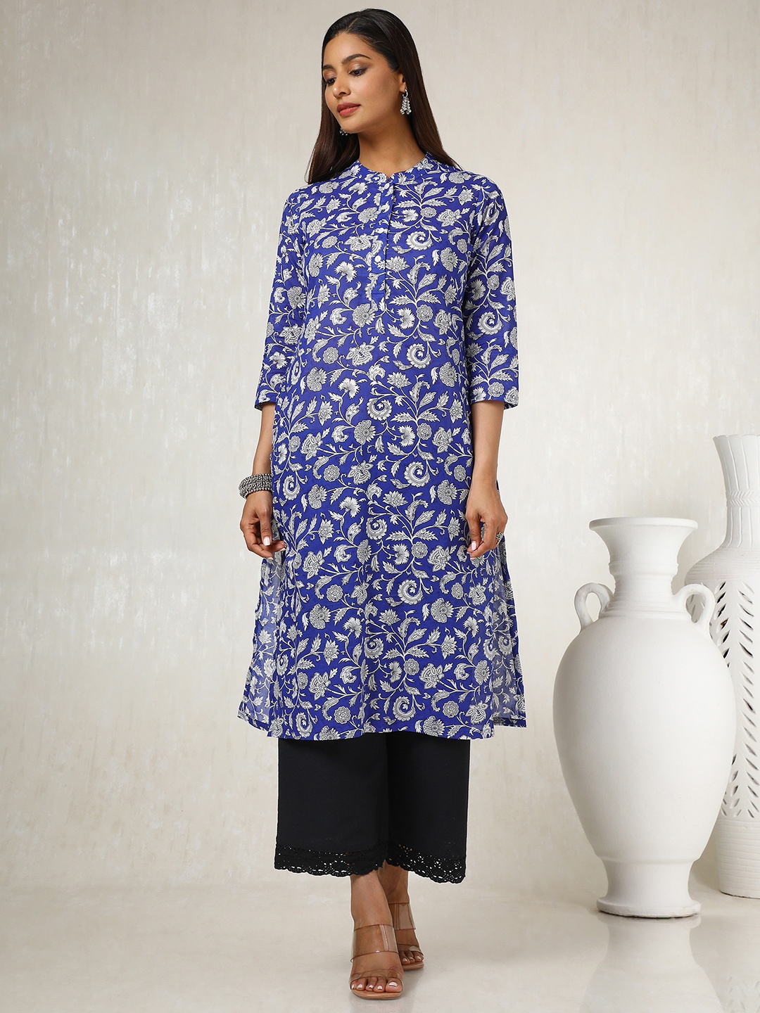 

Soch Floral Printed Mandarin Collar Straight Kurta, Blue