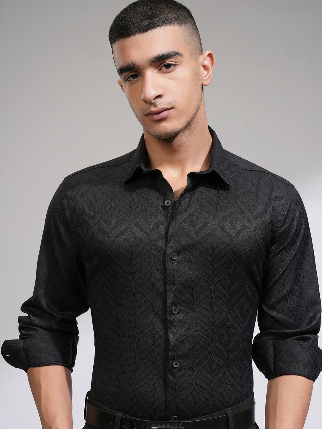 

HIGHLANDER Men Slim Fit Opaque Casual Shirt, Black