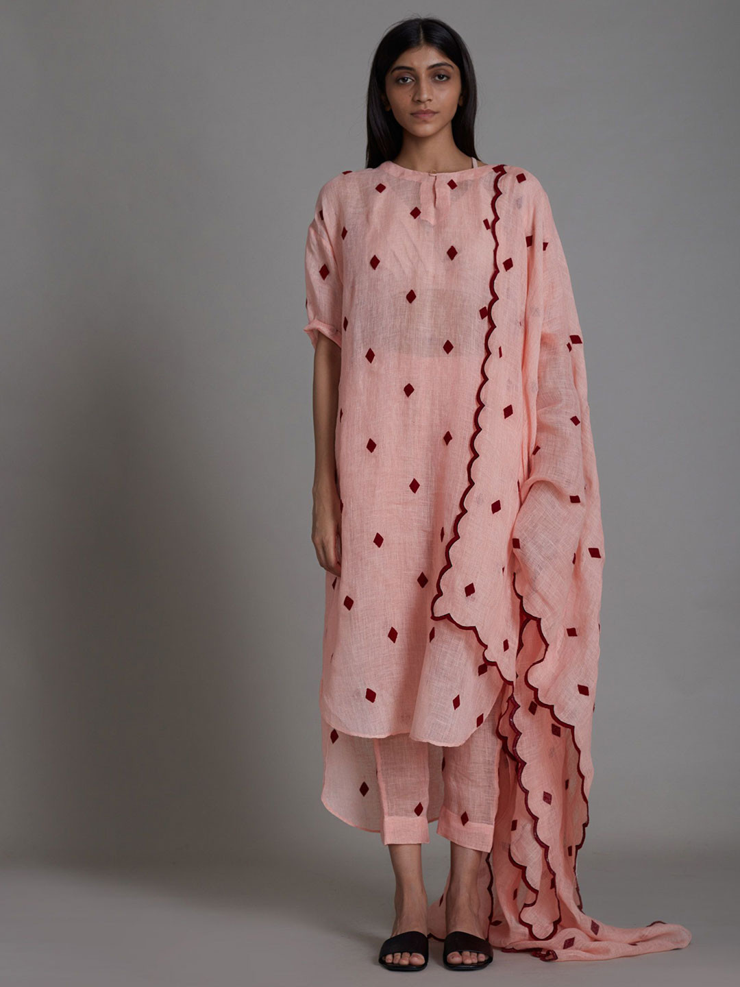 

MATI Quriky Printed Key Hole Neck Linen Kurta With Trousers & Dupatta, Pink