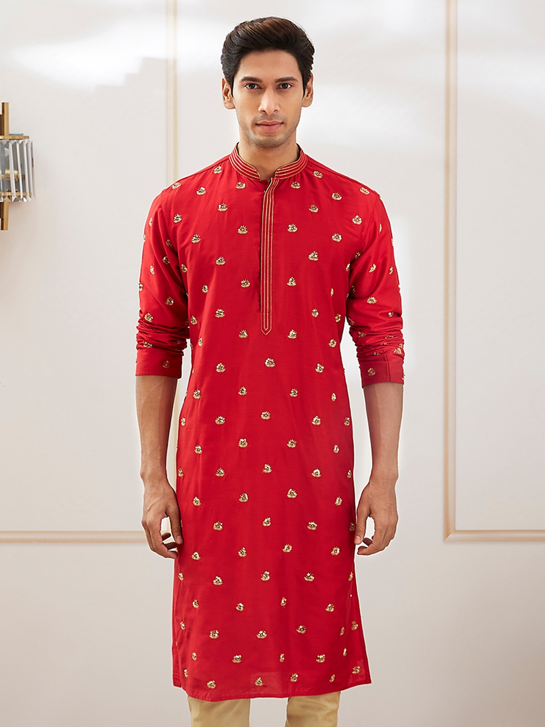 

VASTRAMAY Floral Embroidered Sequinned Mandarin Collar Straight Kurta, Red