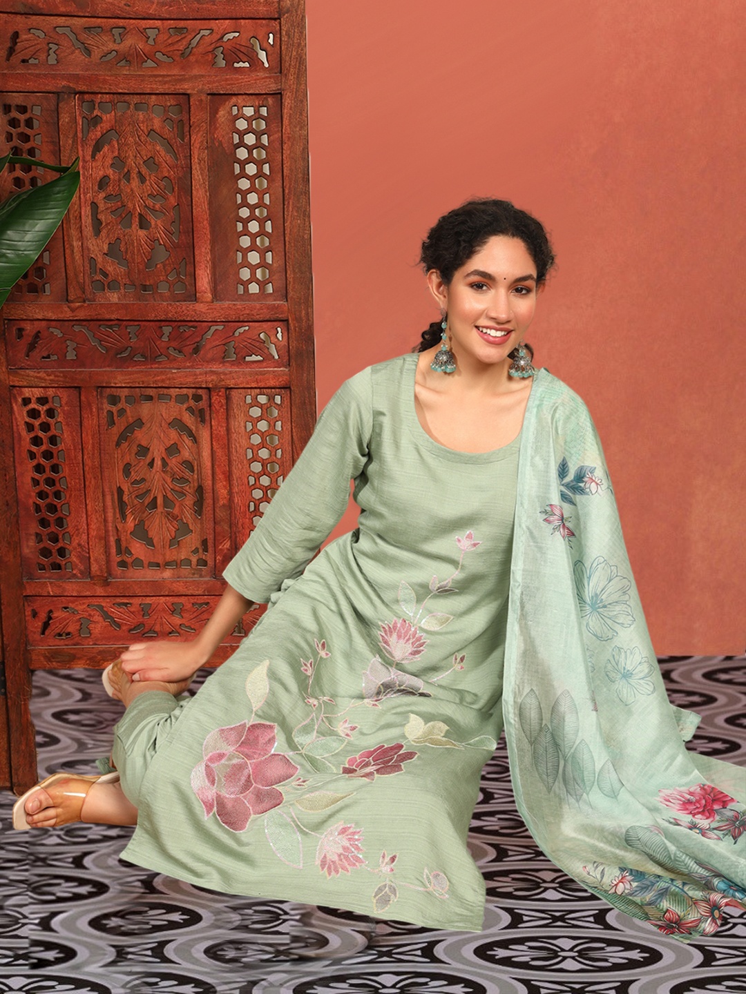 

Sangria Printed Round Neck Kurta Pant Dupatta Set, Sea green
