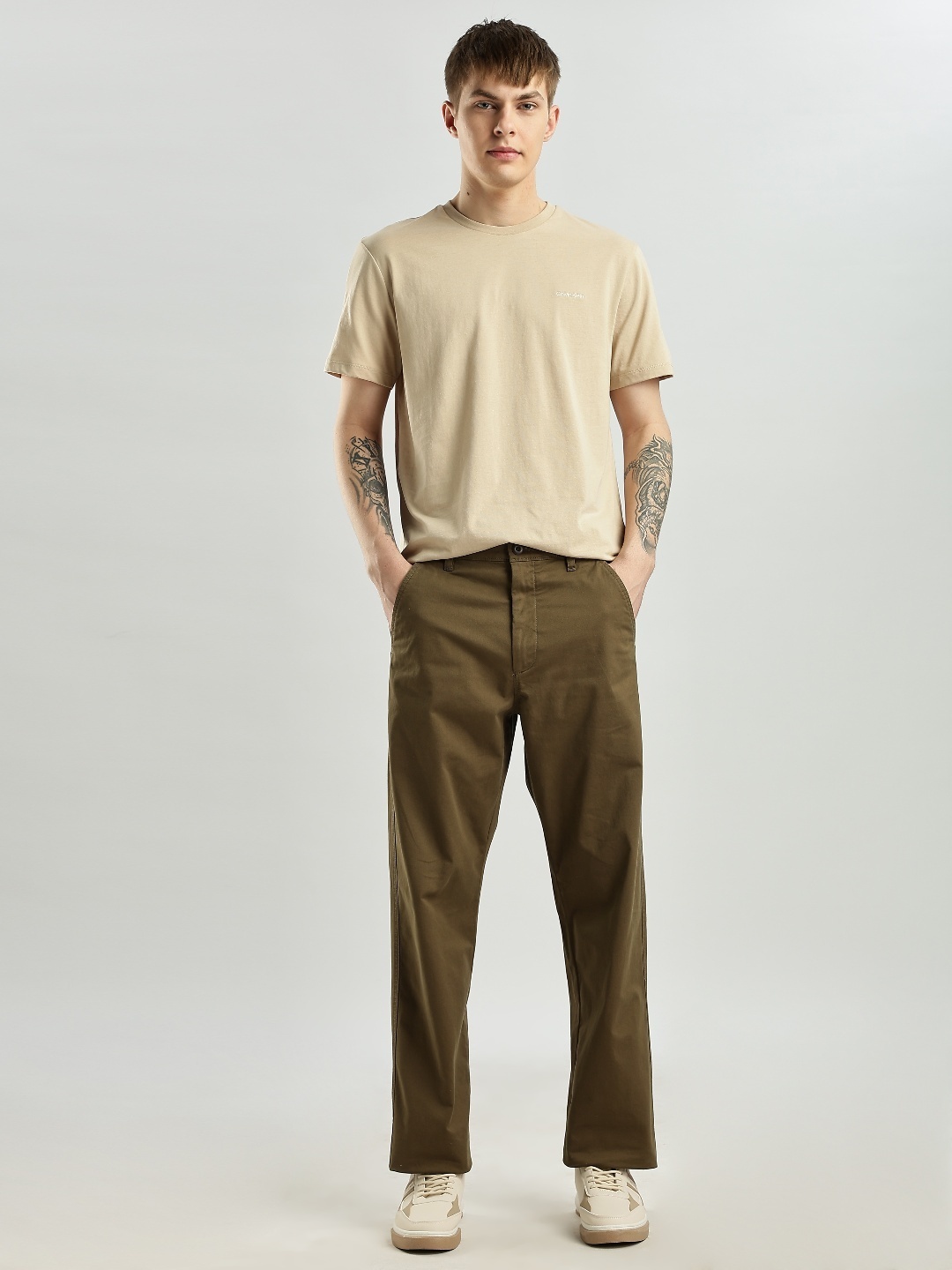 

Calvin Klein Jeans Men Relaxed Straight Leg Straight Fit Chinos Trousers, Brown