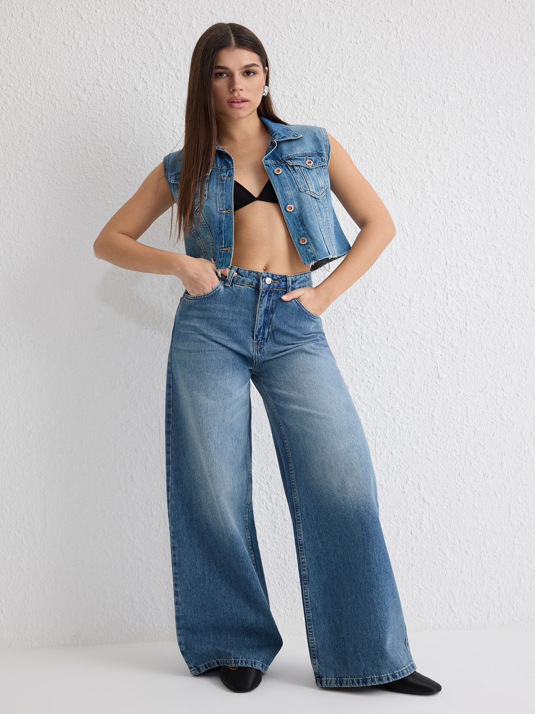 

Trendyol Women Low Distress Heavy Fade Jeans, Na
