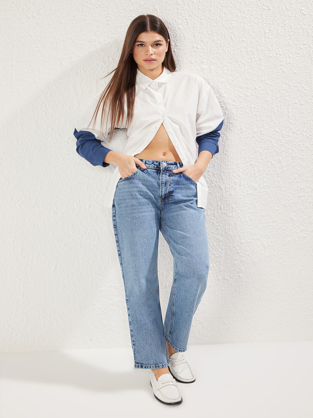 

Trendyol Women Low Distress Light Fade Jeans, Na