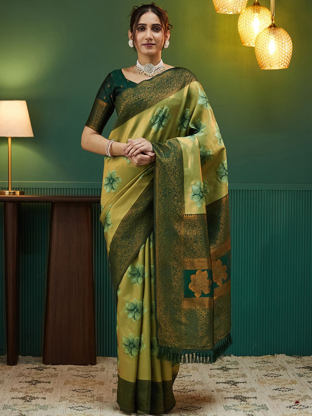 

Satrani Floral Zari Pure Silk Heavy Work Banarasi Saree, Green