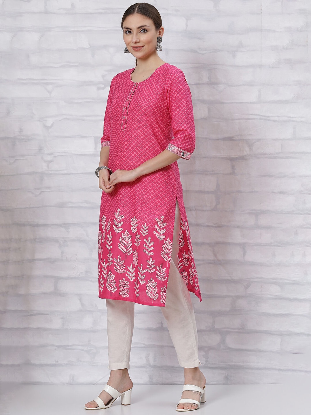 

Rangriti Ethnic Motifs Printed Round Neck Straight Kurta, Pink