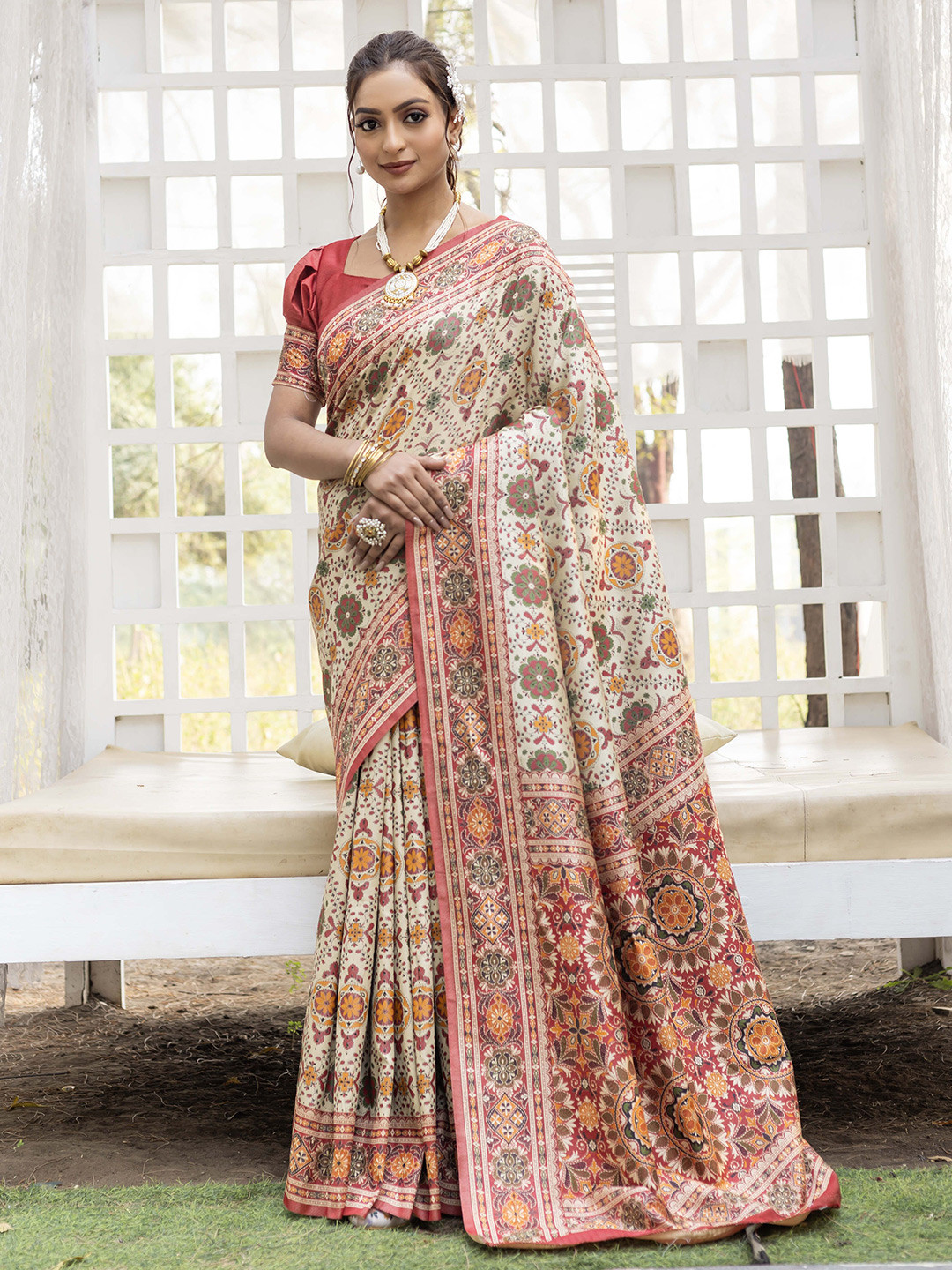 

DEVATITHI Cream Patola Saree
