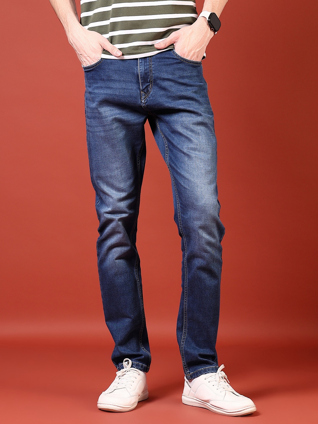 

V-Mart Men Skinny Fit Light Fade Jeans, Blue
