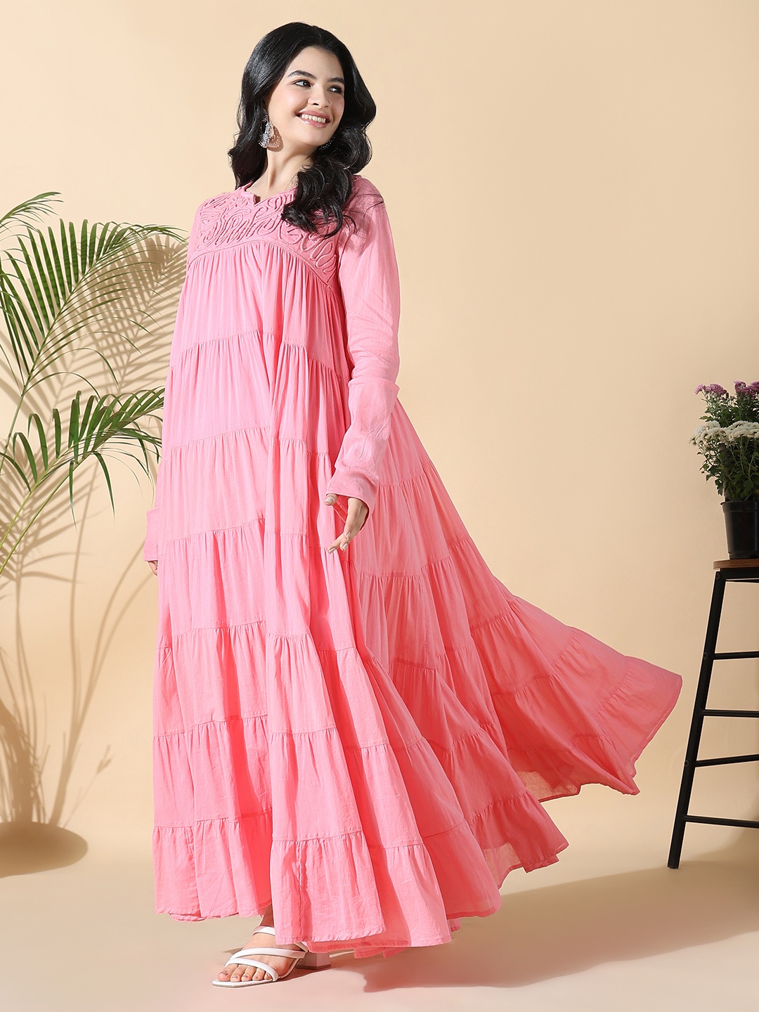 

SHOWOFF Thread Work Notch Neck Tiered Anarkali Kurta With Inner, Pink