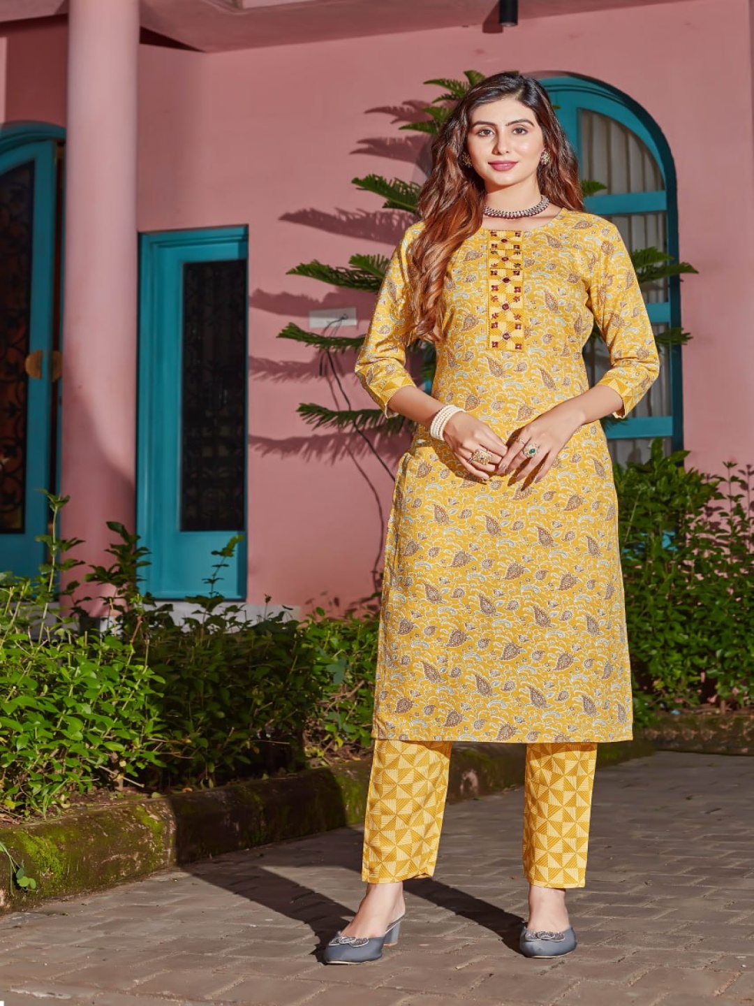 

Fashion FRICKS Women Ethnic Motifs Embroidered Regular Thread Work Kurta with Palazzos, Yellow