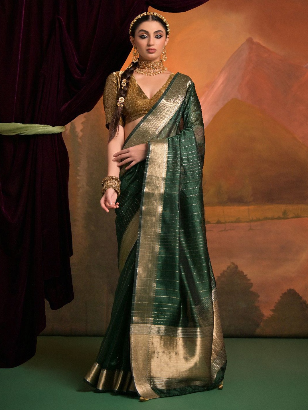

DIVASTRI Striped Zari Silk Blend Saree, Green