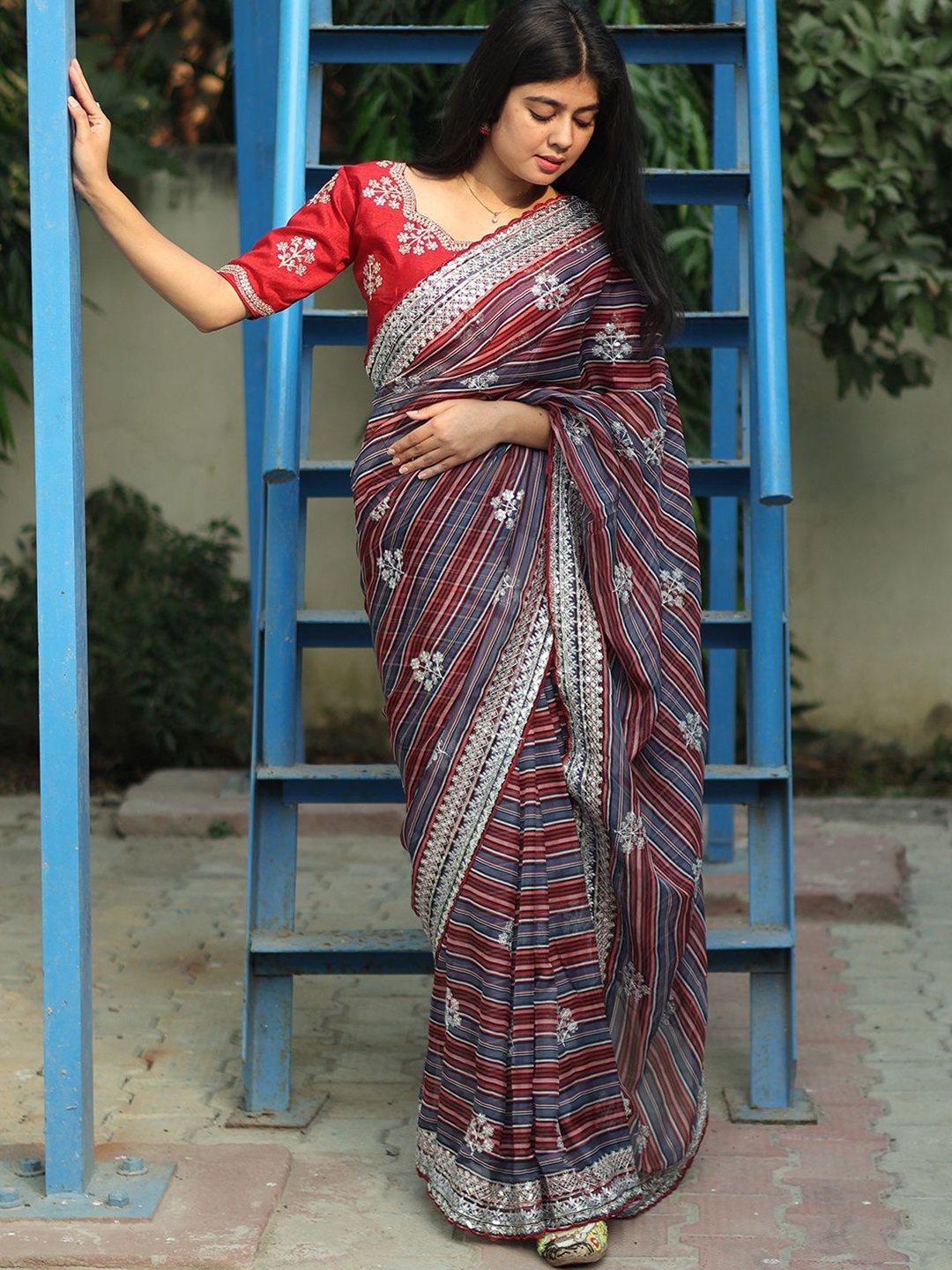 

DIVASTRI Striped Sequinned Organza Saree, Red