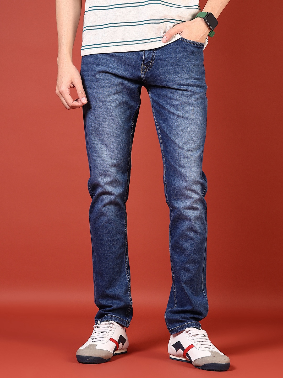 

V-Mart Men Skinny Fit Light Fade Jeans, Blue