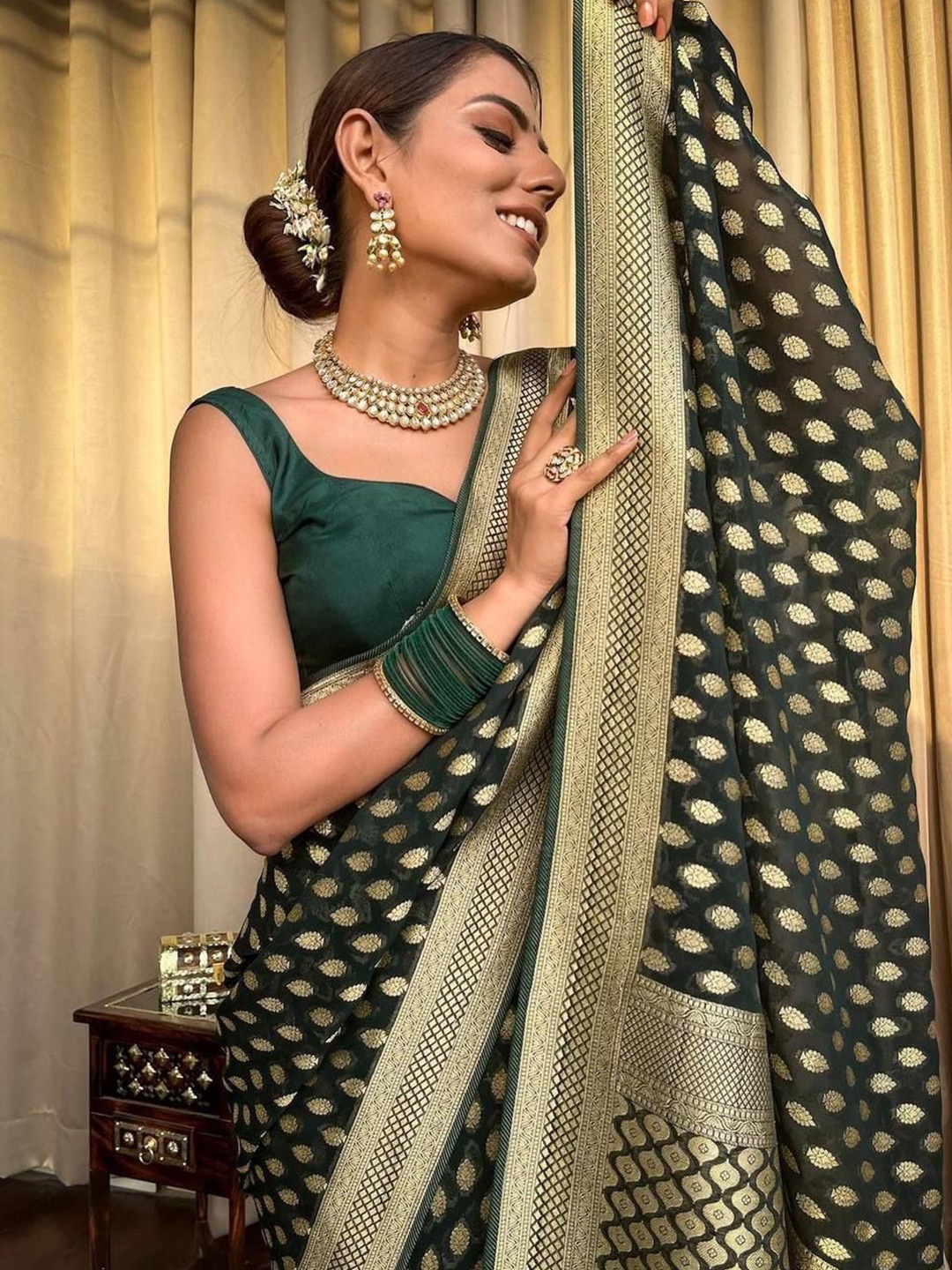 

VILLE FASHION Woven Design Zari Art Silk Kanjeevaram Saree, Green