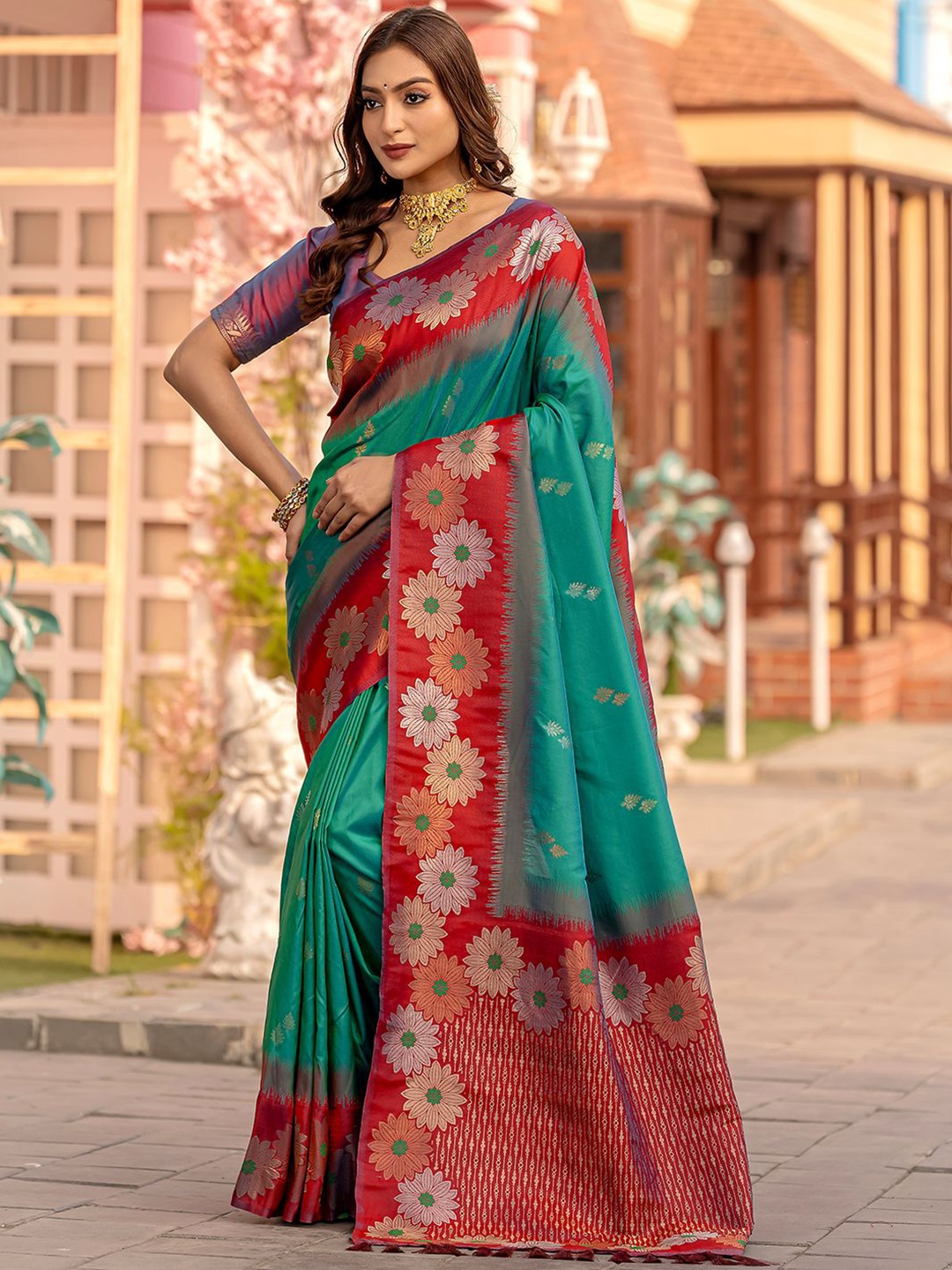

Mitera Woven Design Zari Silk Blend Designer Saree, Green