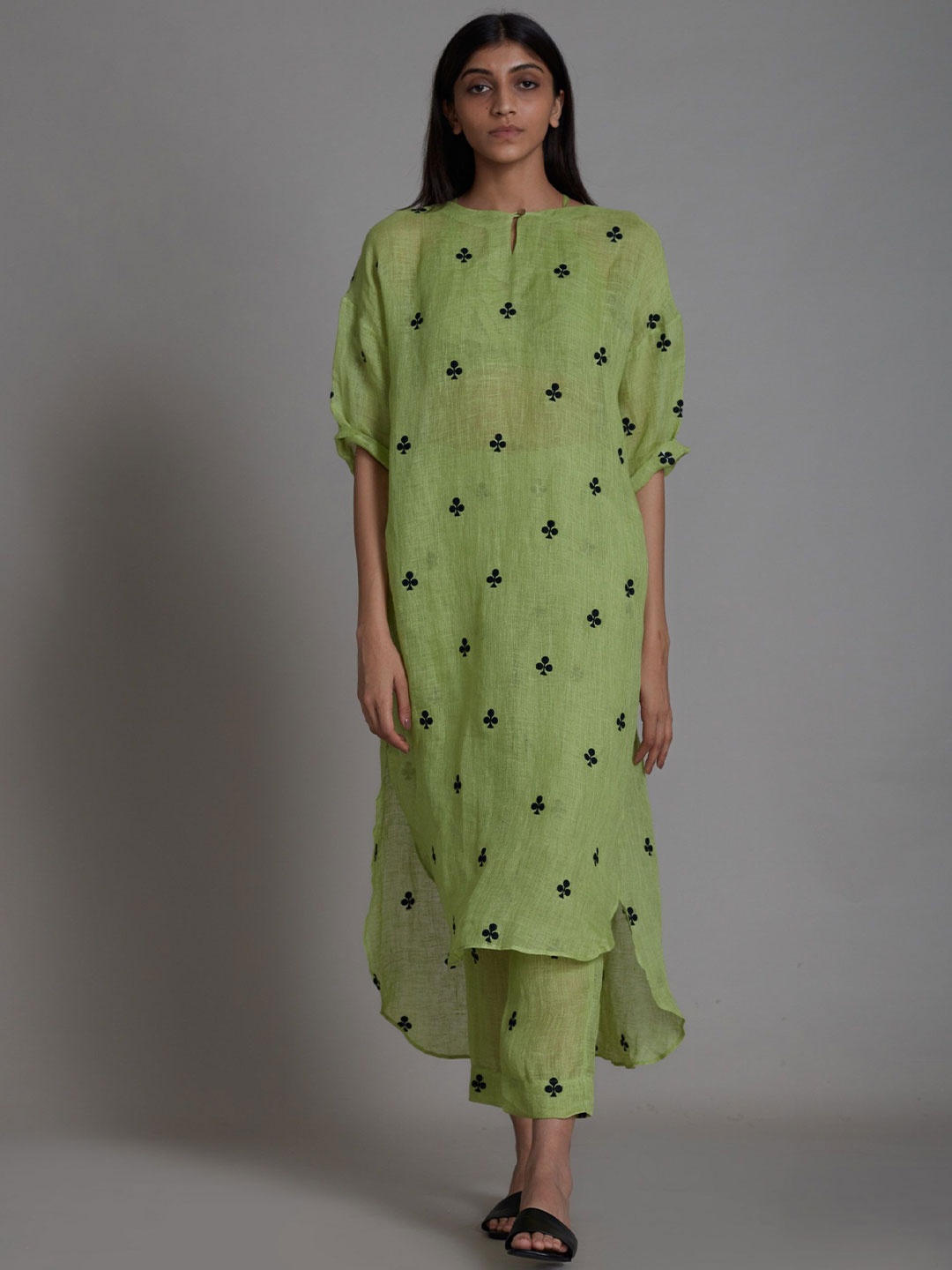 

MATI Floral Printed Keyhole Neck Linen Straight Kurta With Trousers, Green